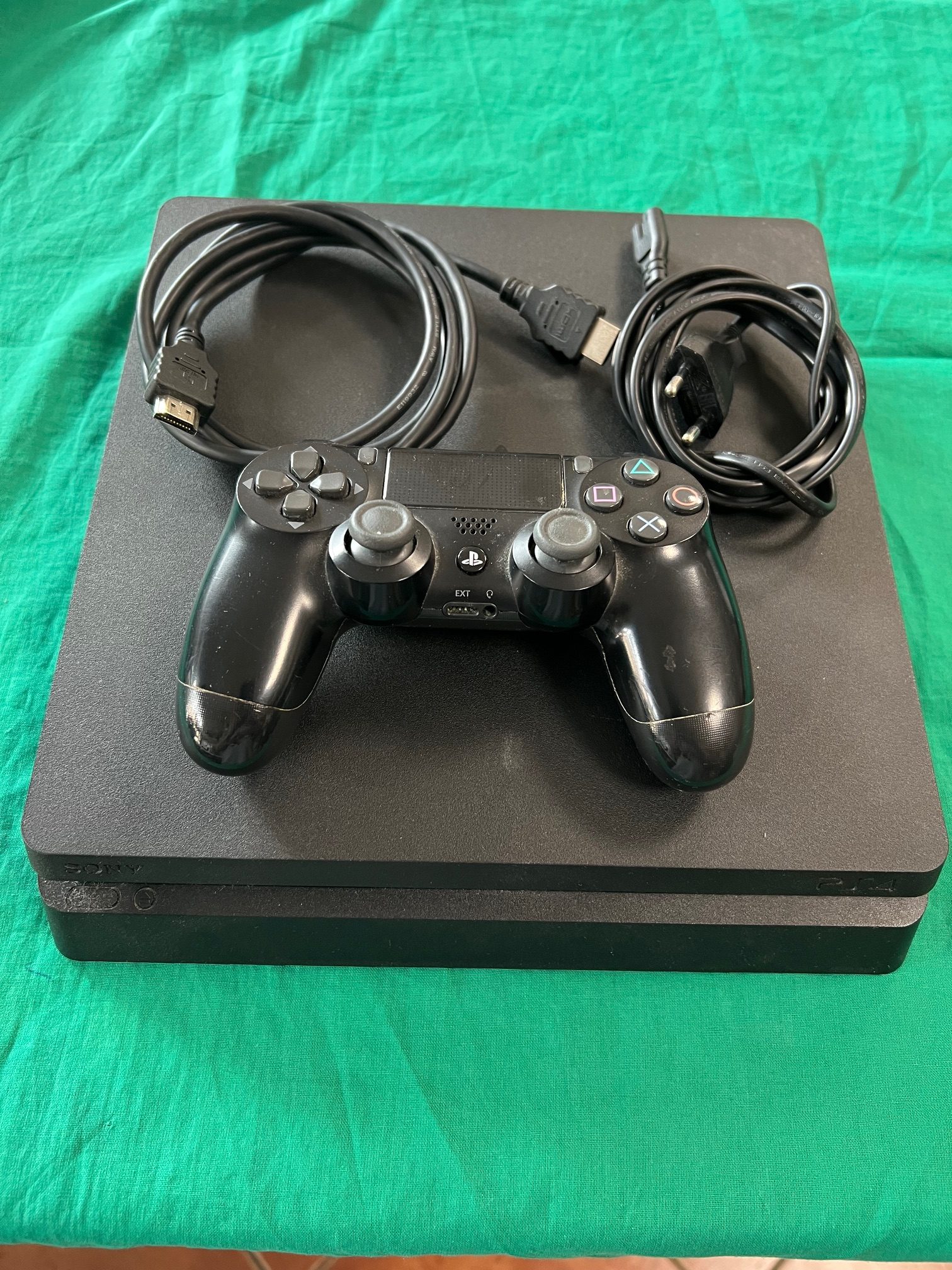 PlayStation 4 Slim 1TB, kiemelt kép