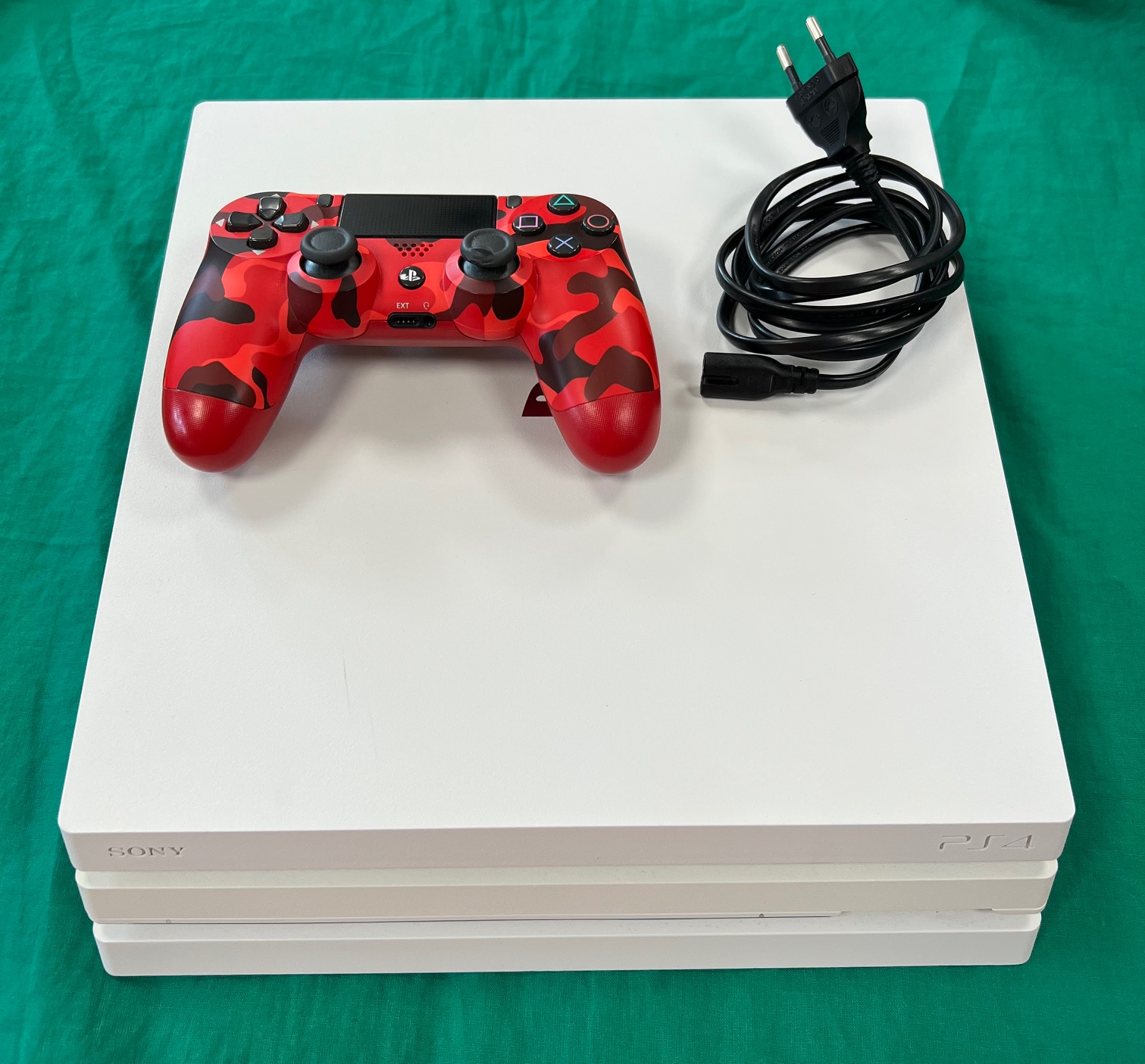 Sony Playstation 4 Pro, PS4 Pro, kiemelt kép