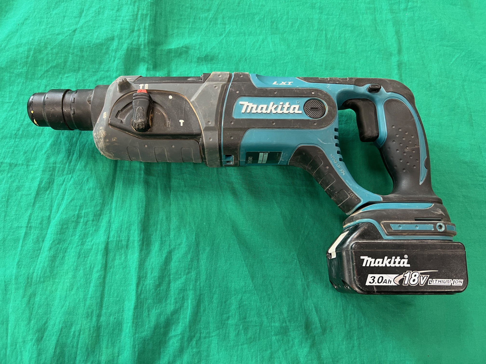 Makita DHR241 akkus fúró-vésőkalapács, kiemelt kép
