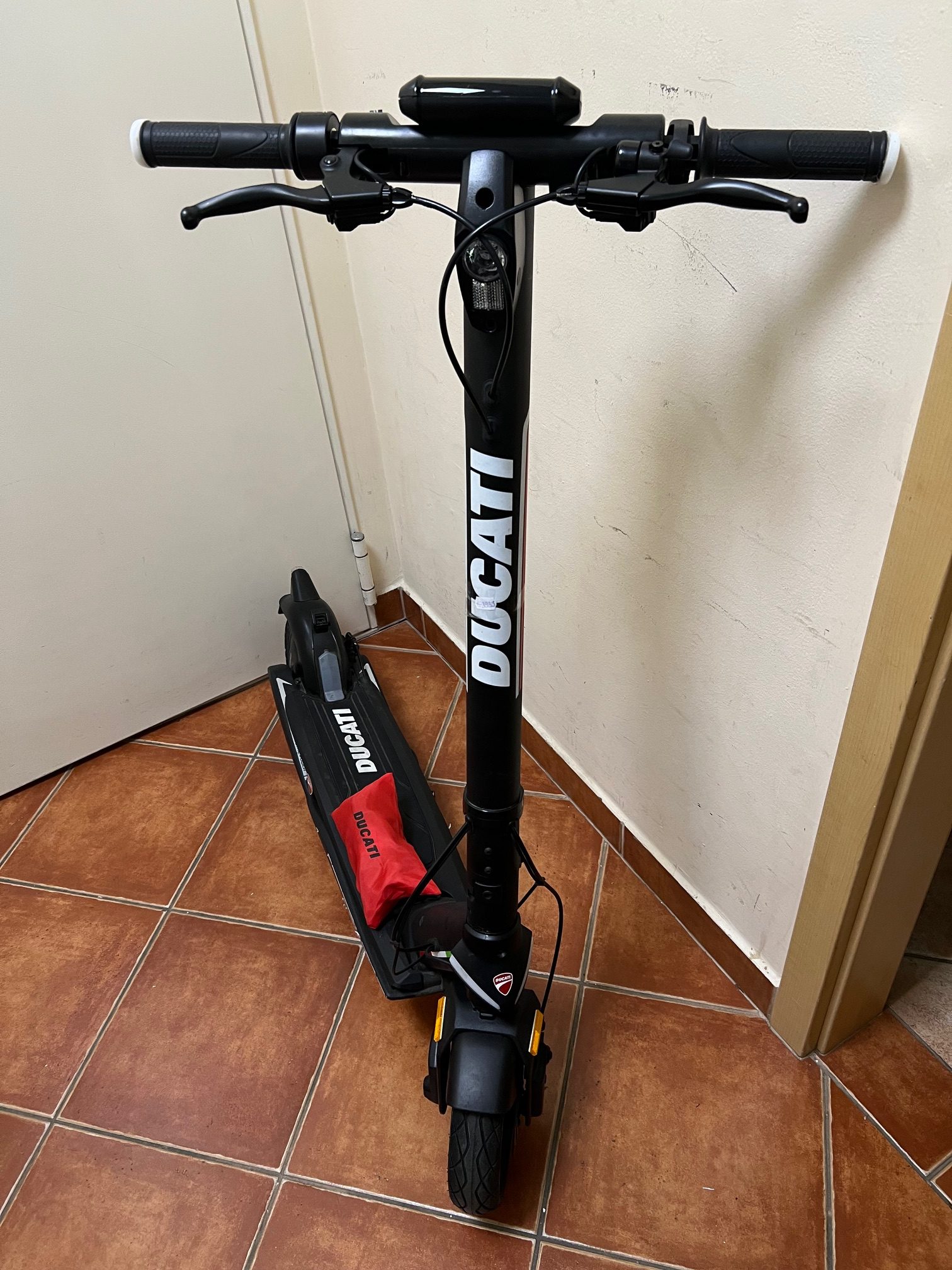 Ducati Electric Scooter Pro 3 elektromos roller, kiemelt kép