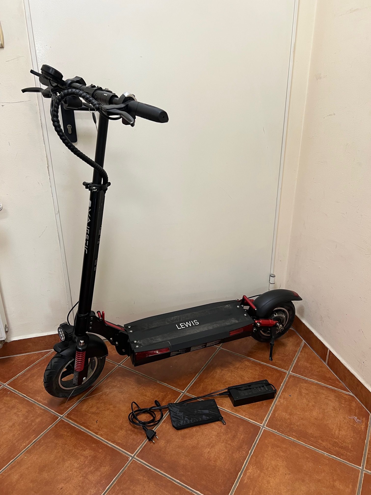 Elektromos roller Majestic Lewis, kiemelt kép