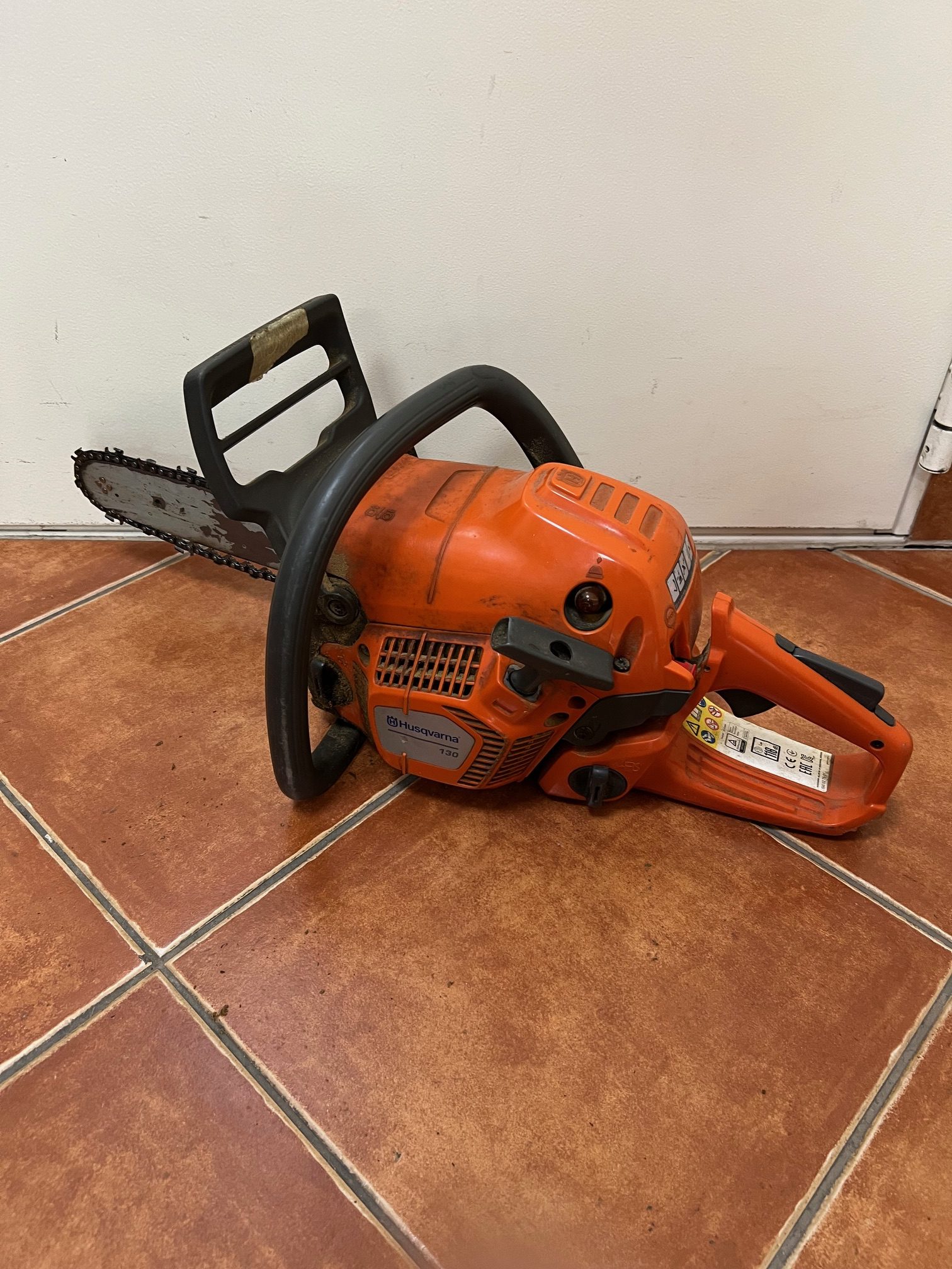 Husqvarna 130 benzines láncfűrész, kiemelt kép