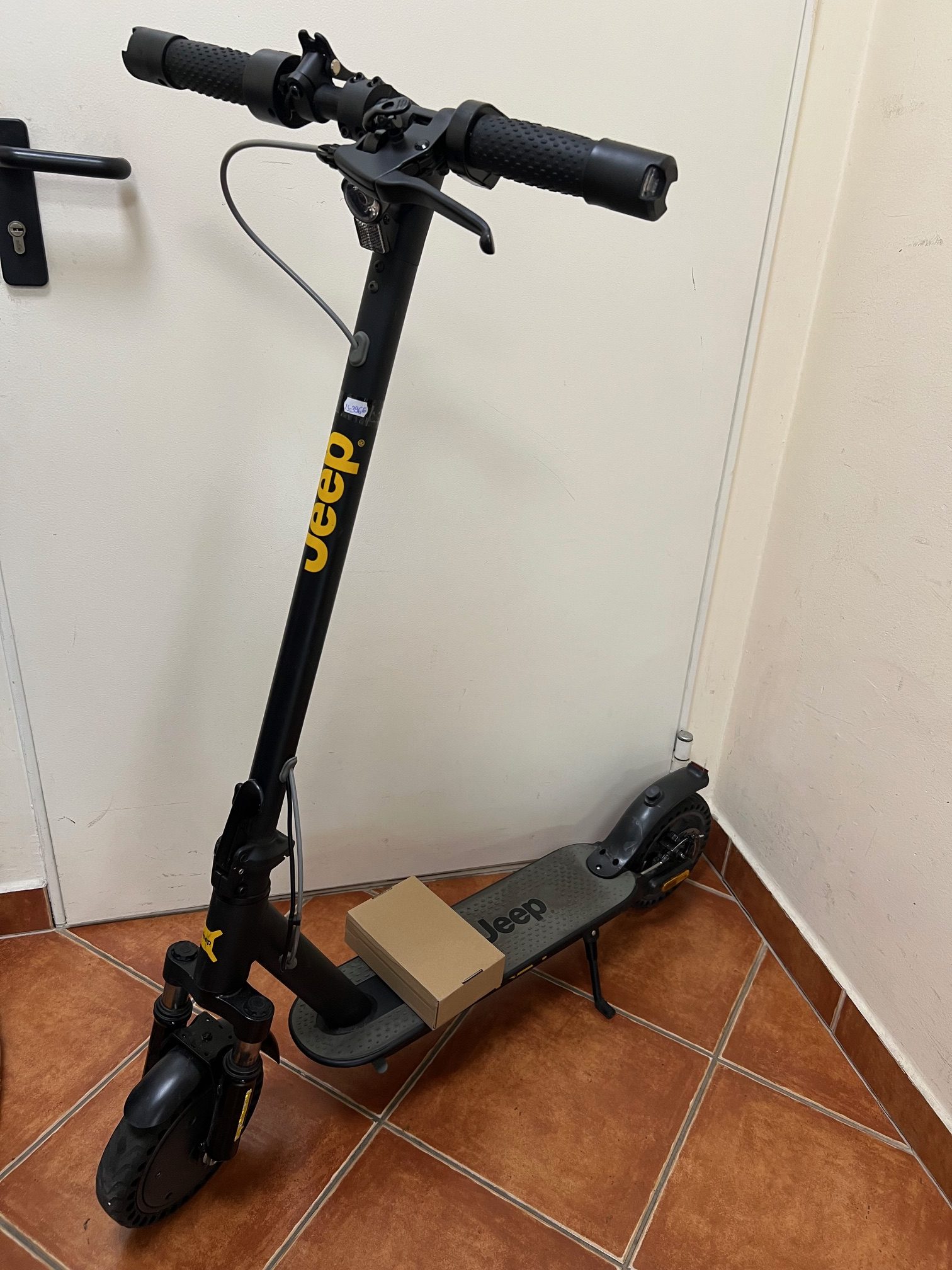 Elektromos roller Jeep Sentinel V3, 350 W, kiemelt kép
