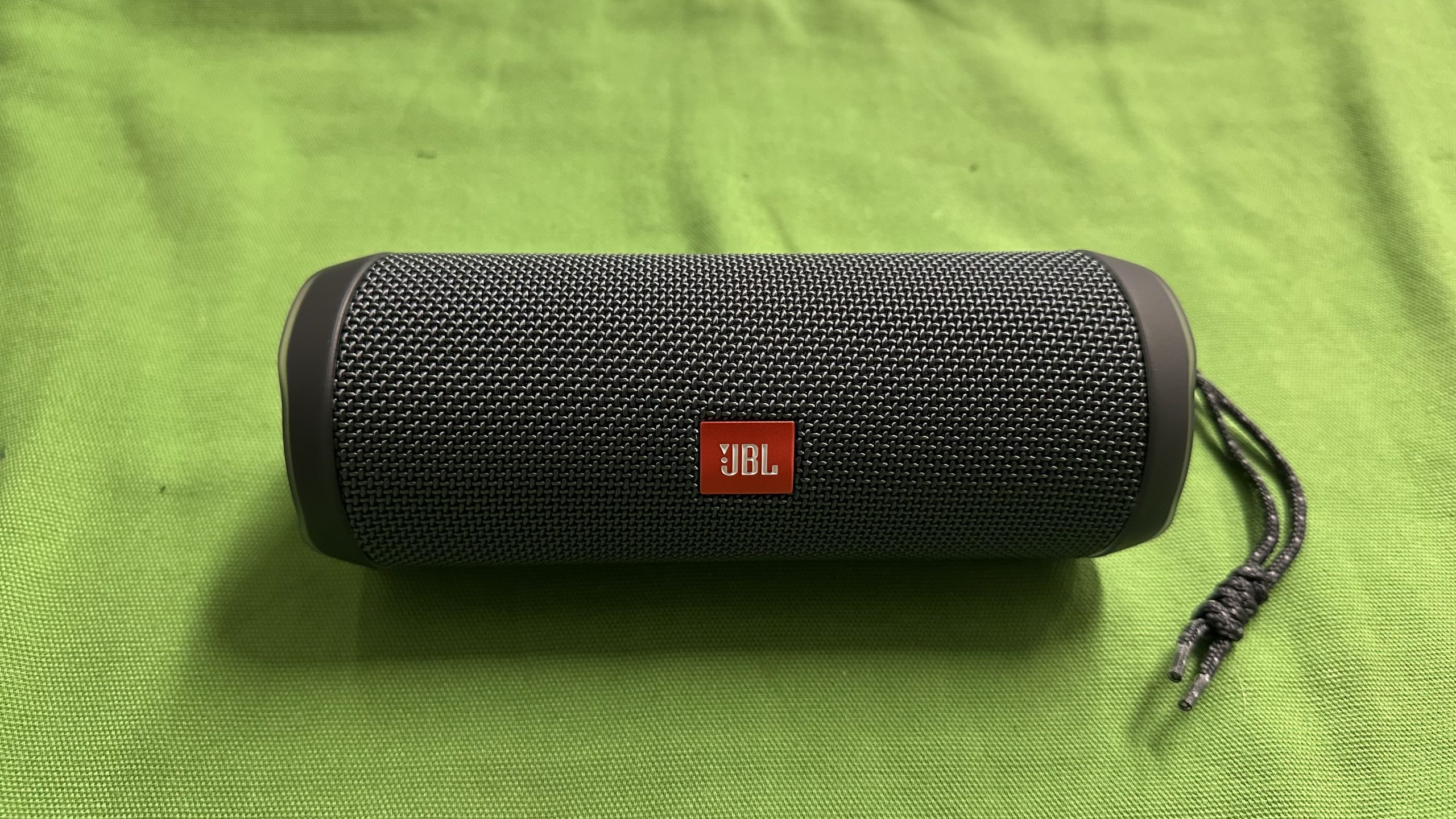 Új! JBL Flip Essential 2, Hordozható hangszóró (JBLFLIPES2), kiemelt kép