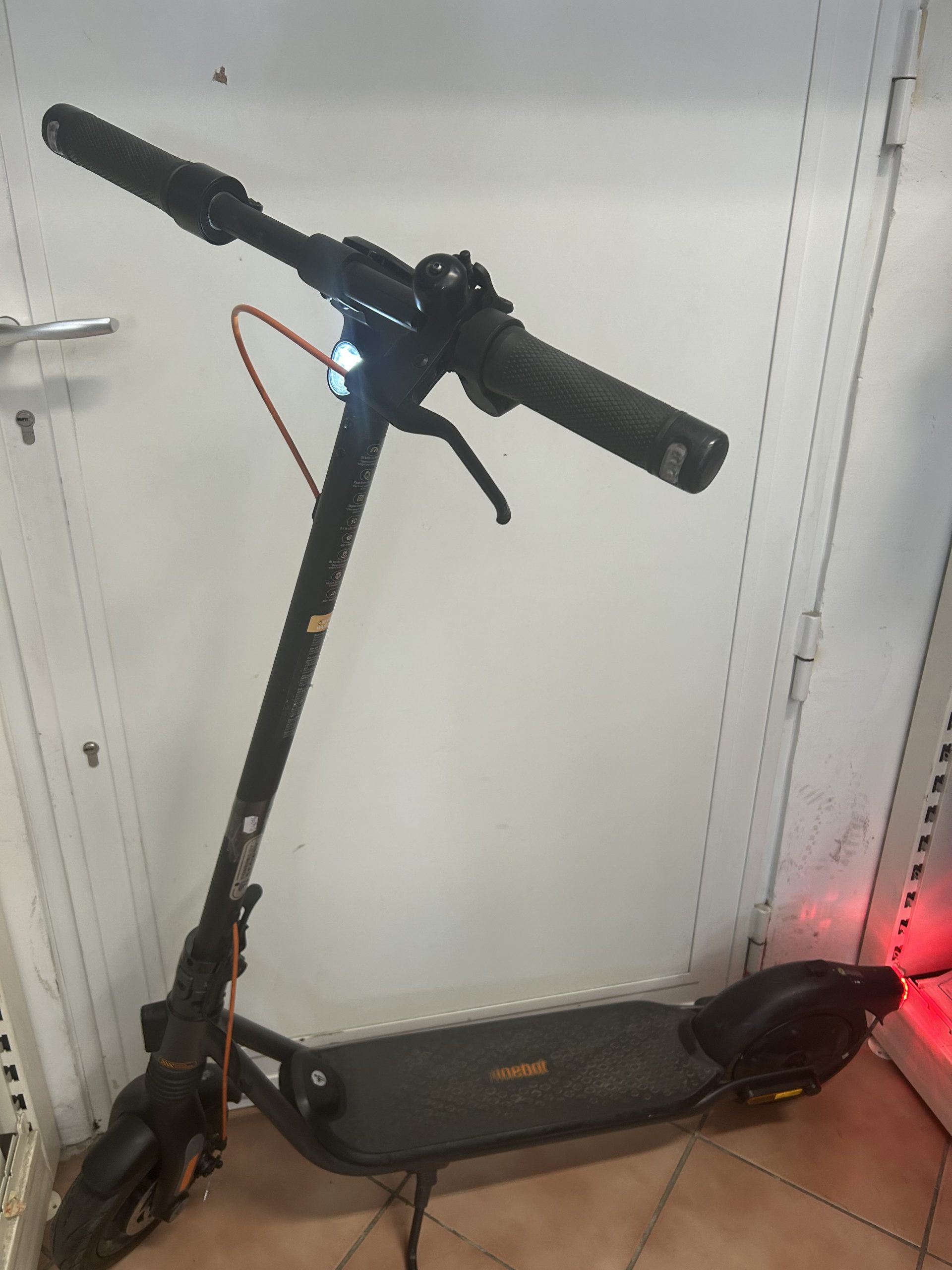 Ninebot KickScooter F2 Pro elektromos roller 32 km/h, kiemelt kép