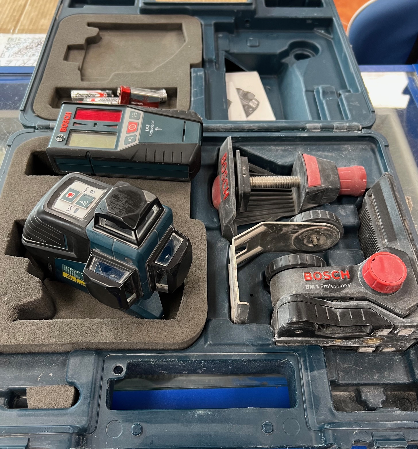 Bosch GLL 3-80 P lézeres szintező,és Bosch LR2 vevője, kiemelt kép