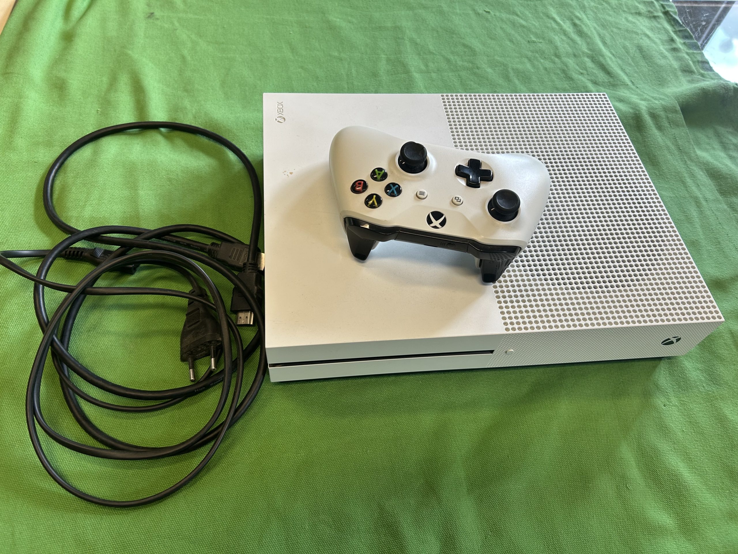 XBOX ONE S 500 GB konzol, kiemelt kép