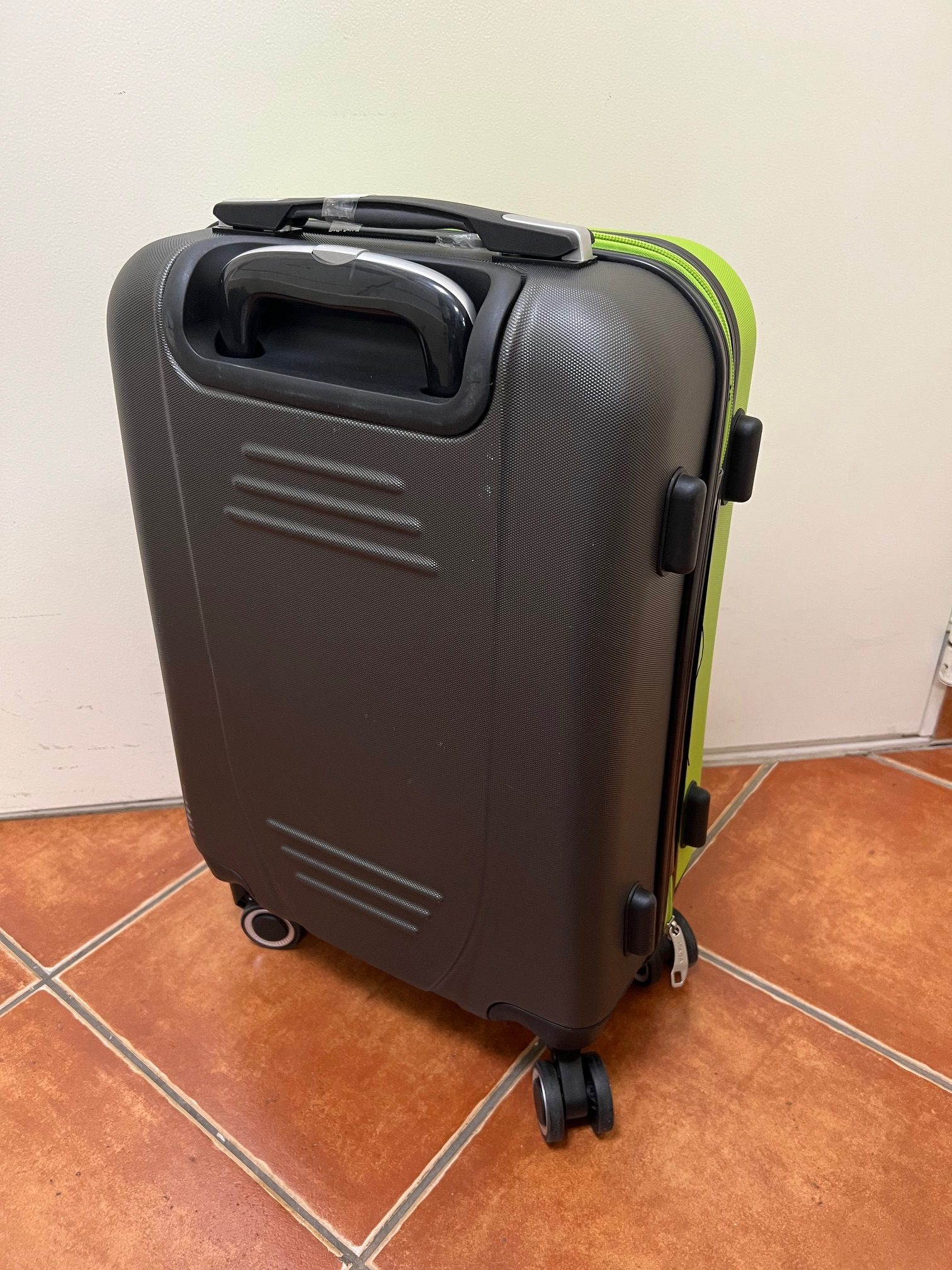 Itaca gurulós utazó bőrönd, kiemelt kép