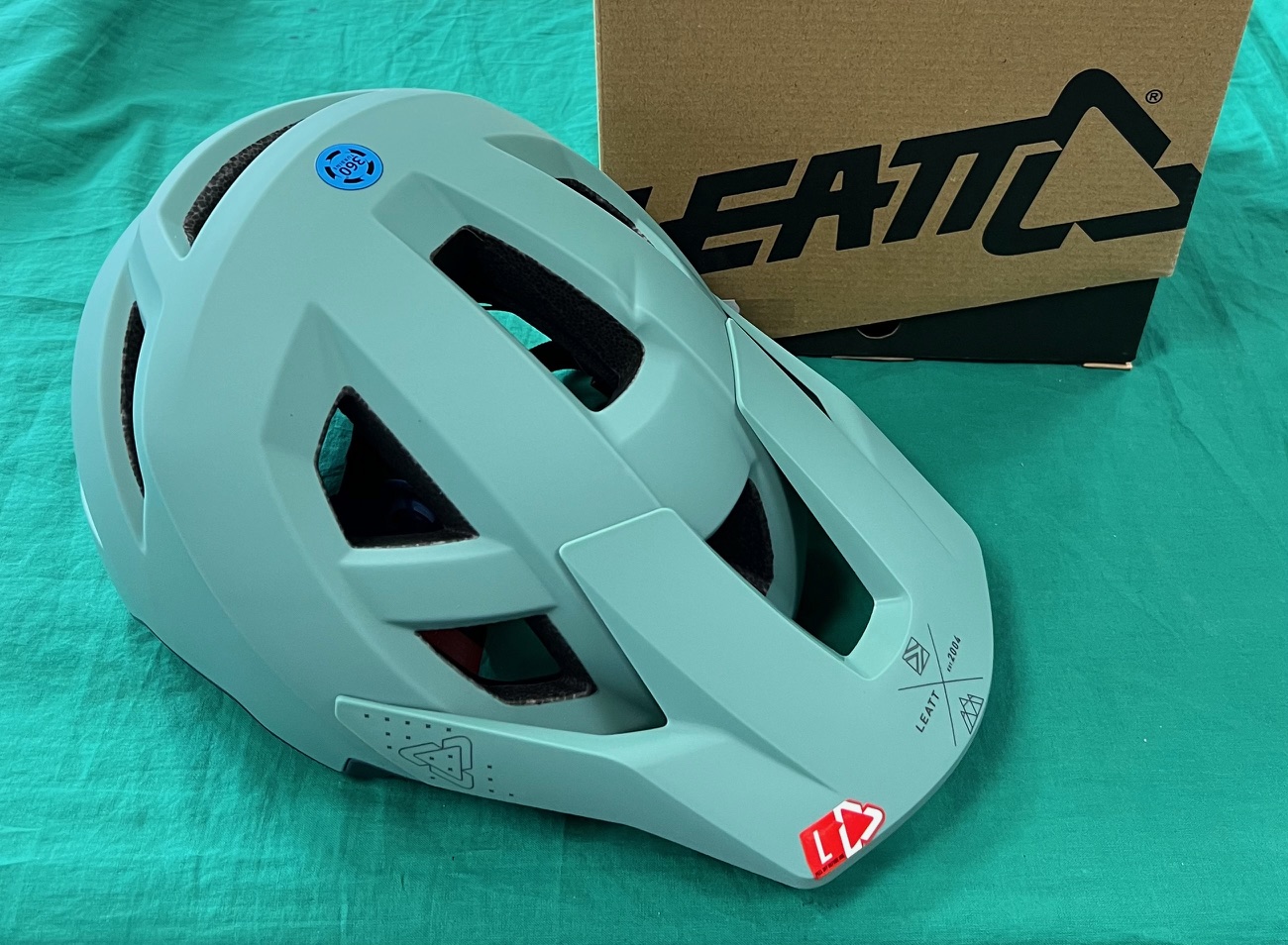 ÚJ bukósisak 59-63cm Leatt MTB AllMtn 2.0 pistachio, kiemelt kép