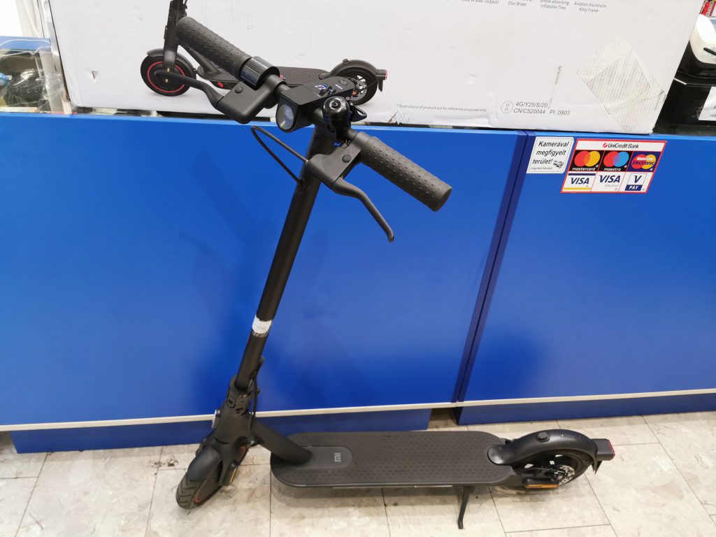 Xiaomi Pro 2 300W elektromos roller dobozában! 124km-t futott!, kiemelt kép