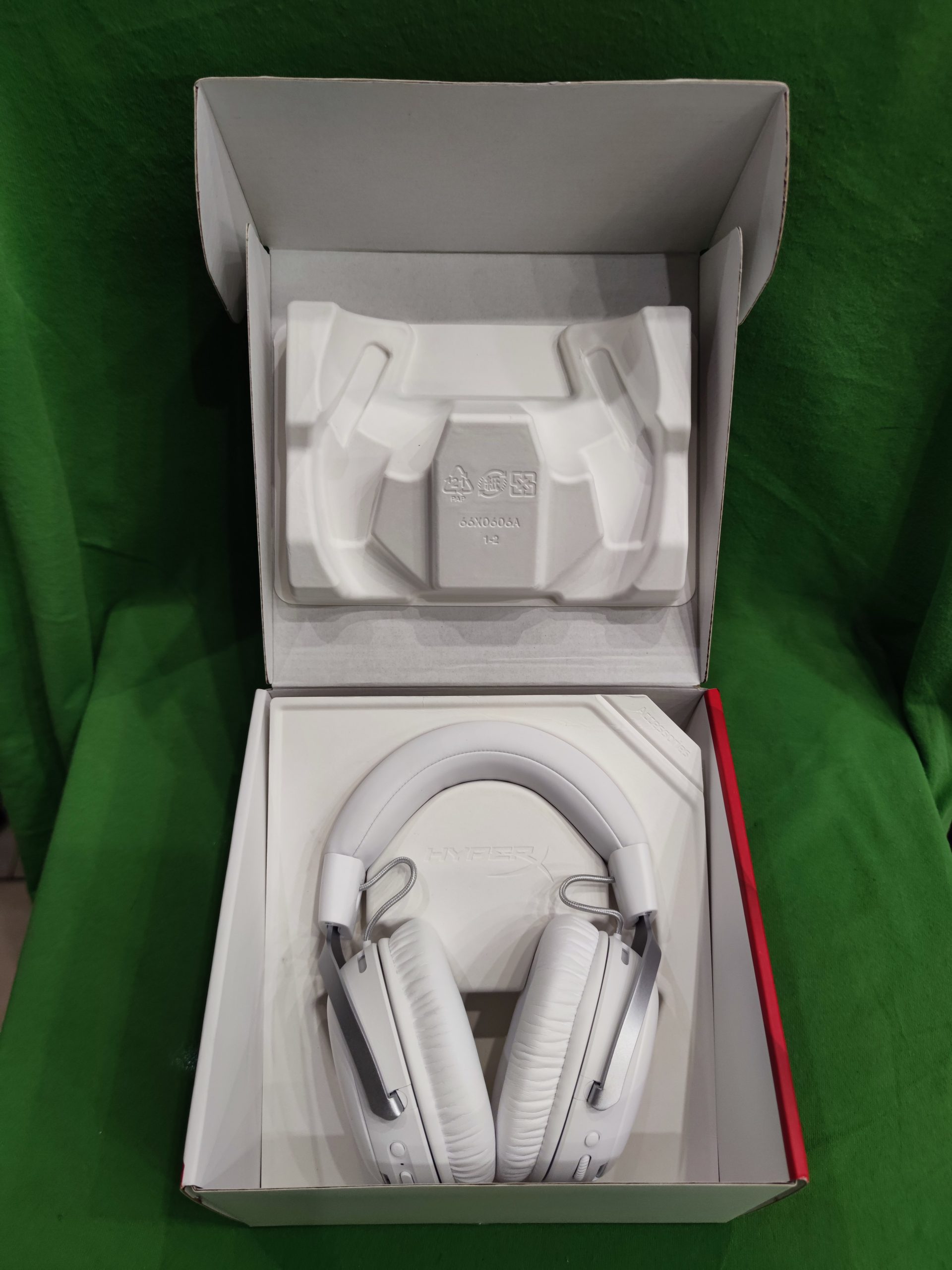 ÚJ! Hyperx Cloud III S Wireless Gamer fehér fejhallgató, kiemelt kép