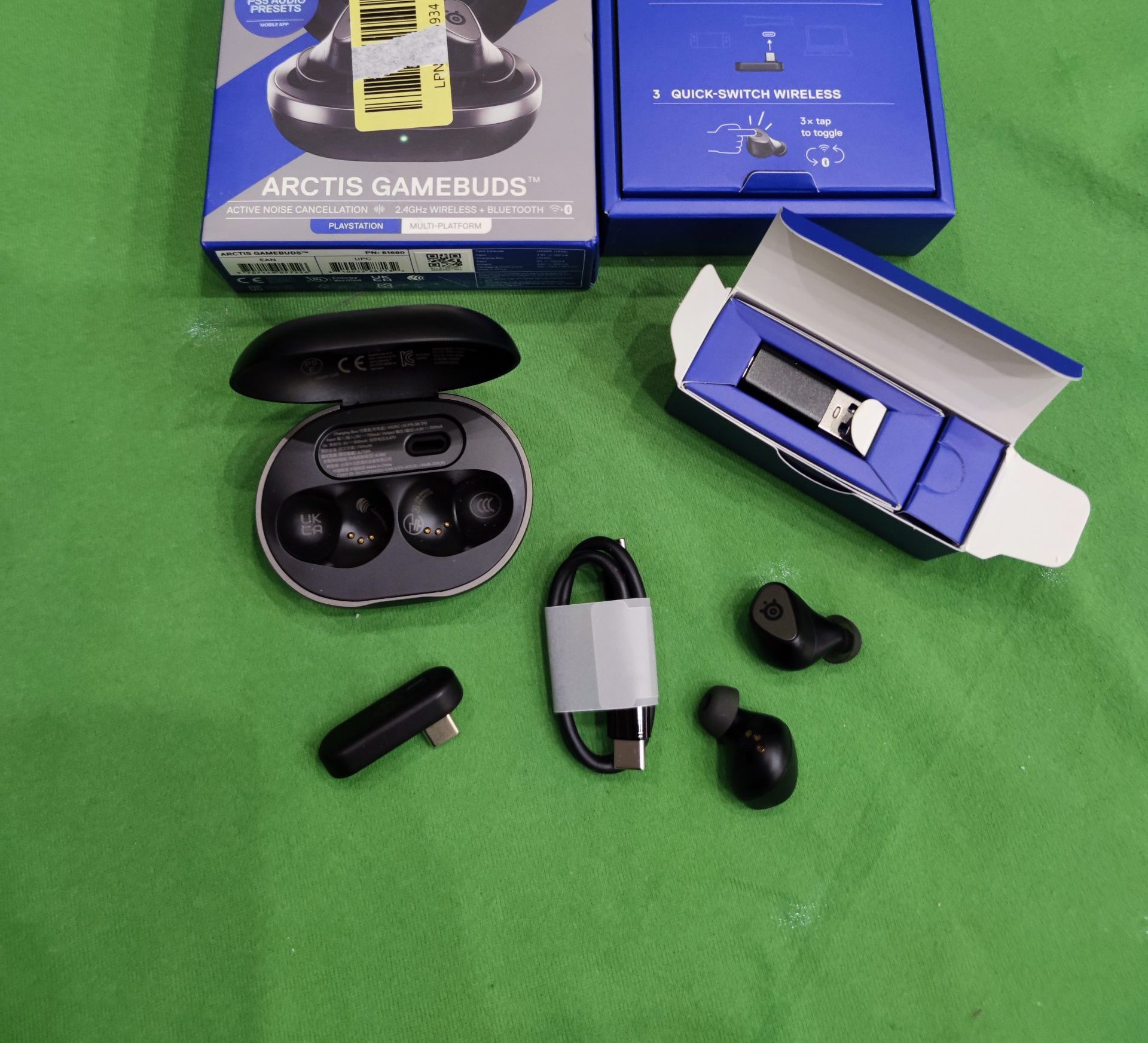 Steelseries Arctis Gamebuds vezeték nélküli fülhallgató, kiemelt kép