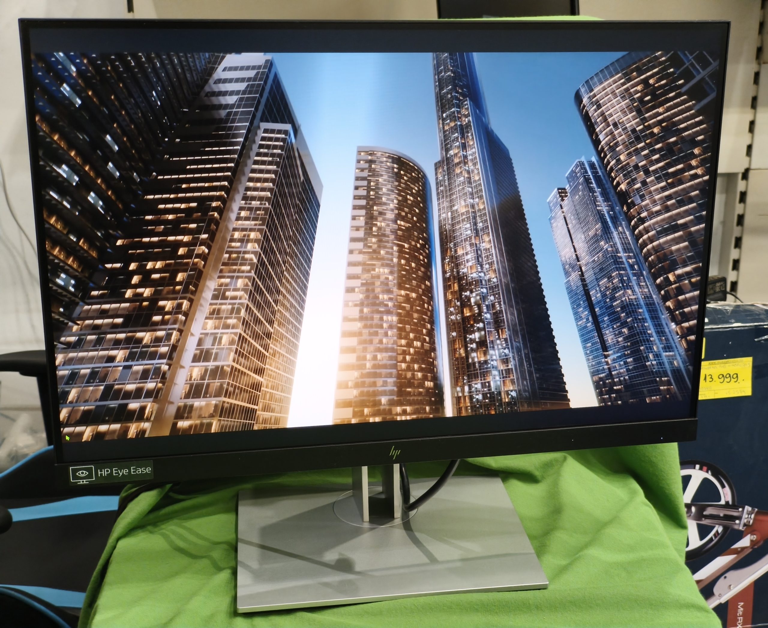 HP E24i G4 24" IPS Full HD üzleti monitor, kiemelt kép