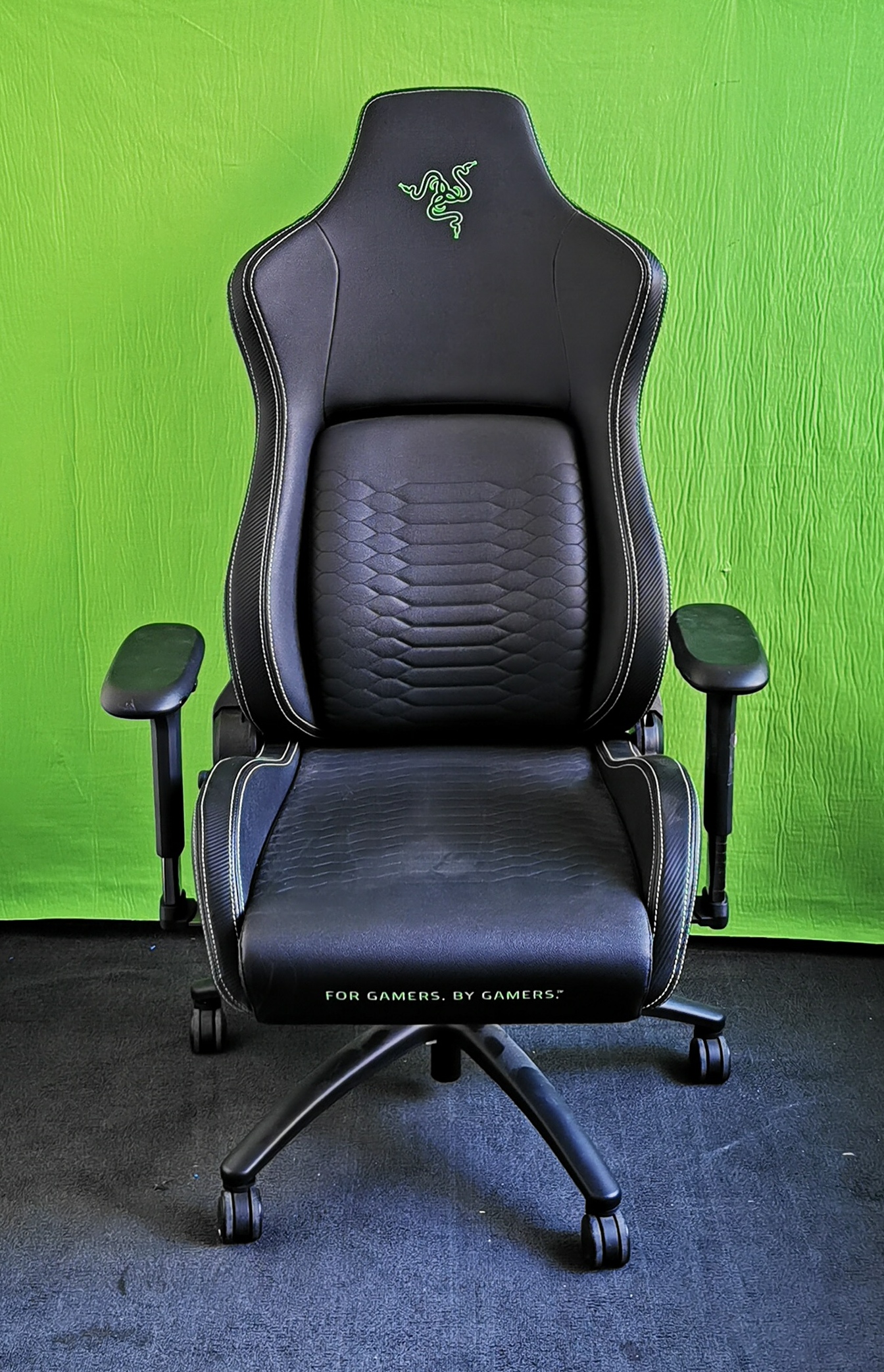 ÚJ Razer Iskur Black gamer szék - beépített deréktámasszal, kiemelt kép