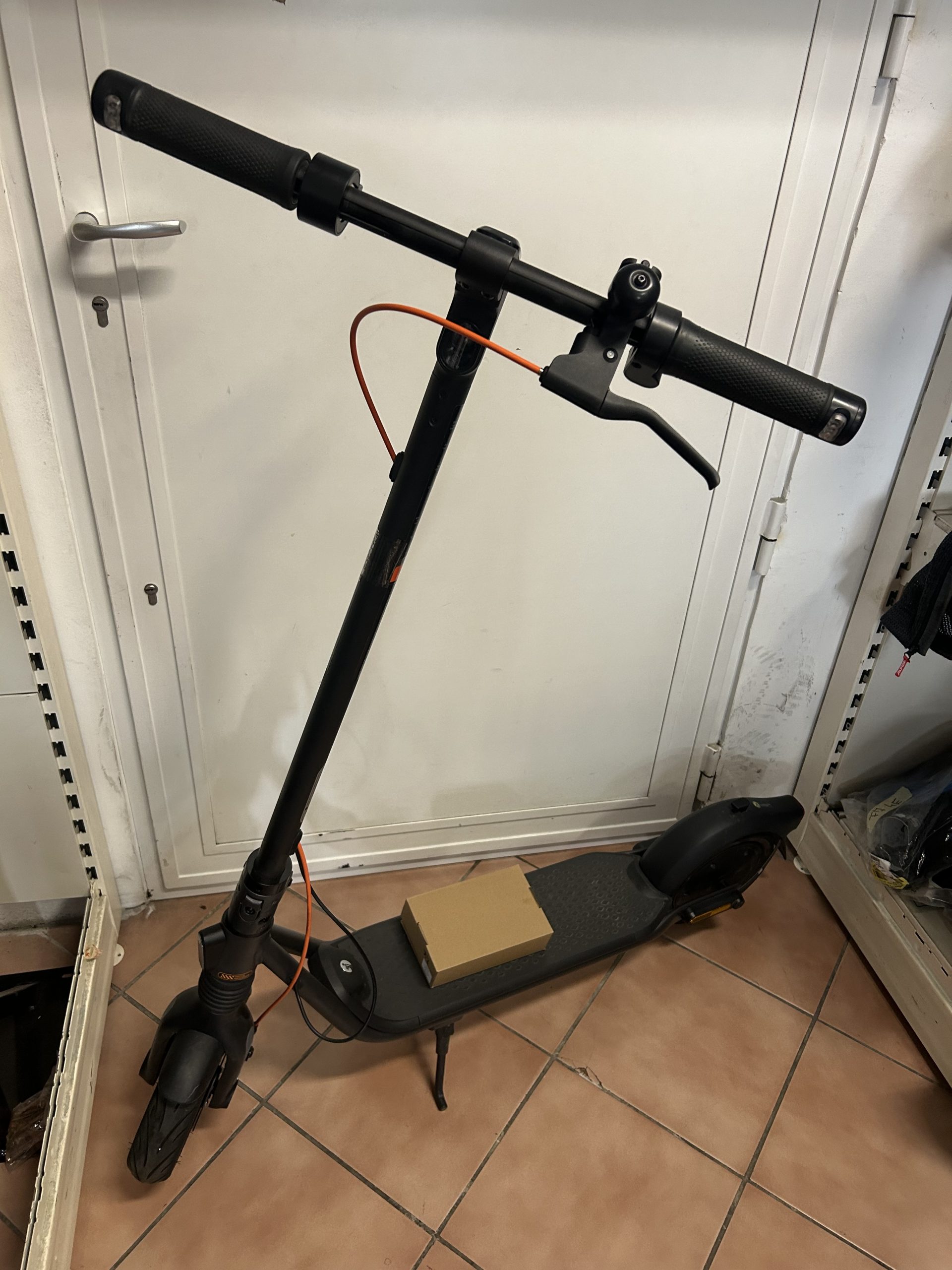 Ninebot KickScooter F2 Pro elektromos roller 32 km/h, kiemelt kép