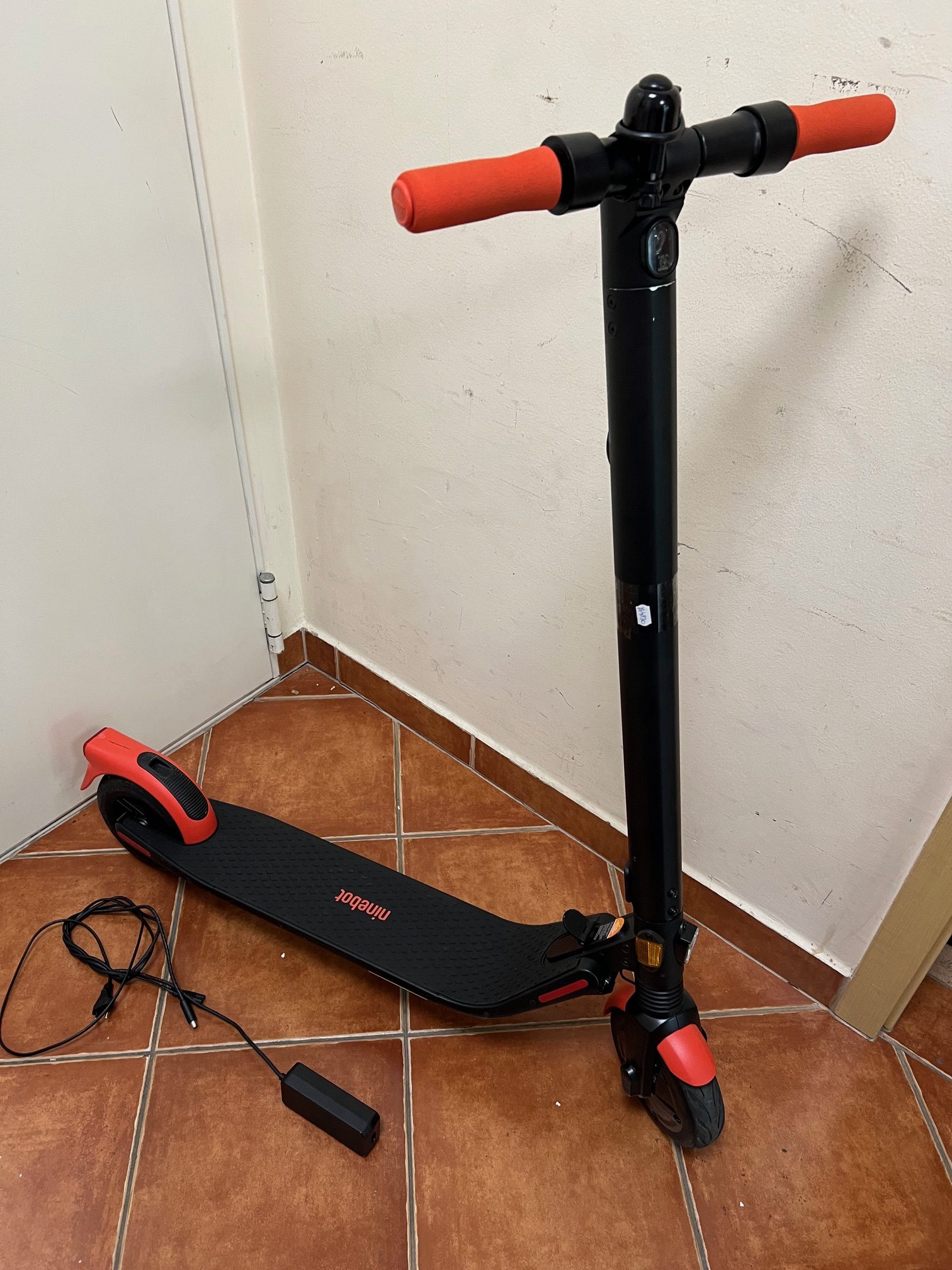 Ninebot ES1LD elektromos roller 20 km/h, kiemelt kép