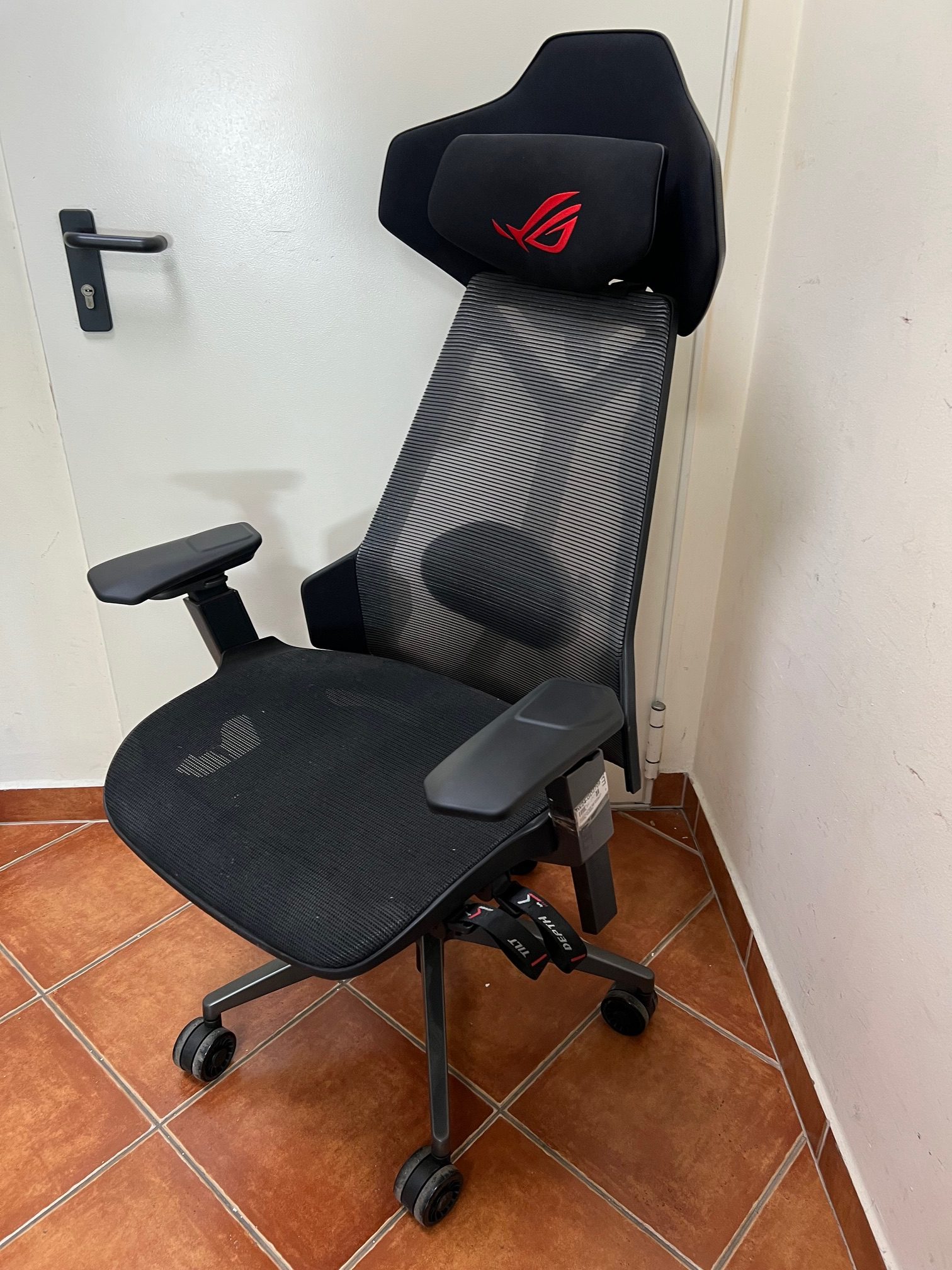 Gamer szék ASUS ROG Destrier Ergo SL400, kiemelt kép