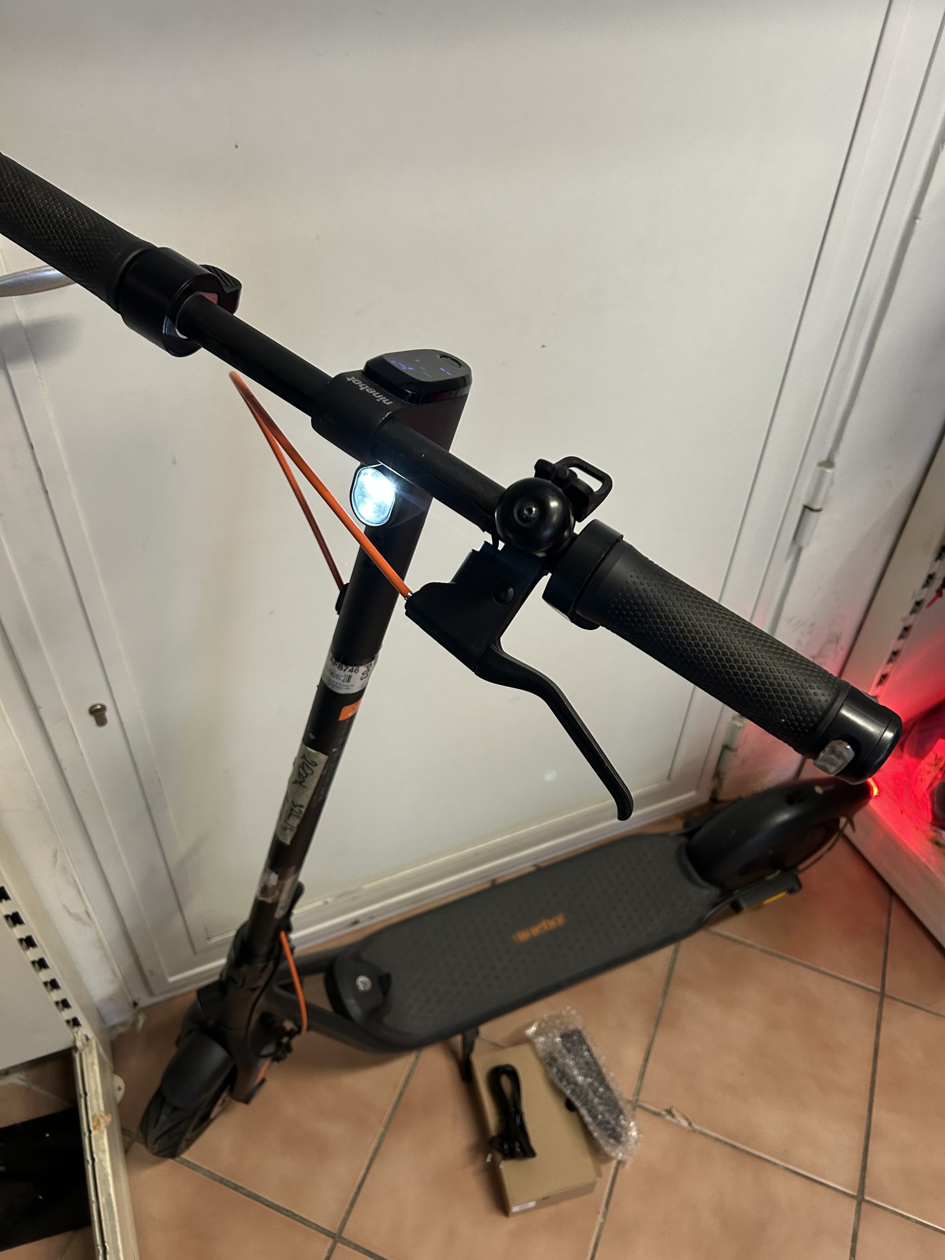 Ninebot F2 Plus Elektromos roller 32 km/h, kiemelt kép