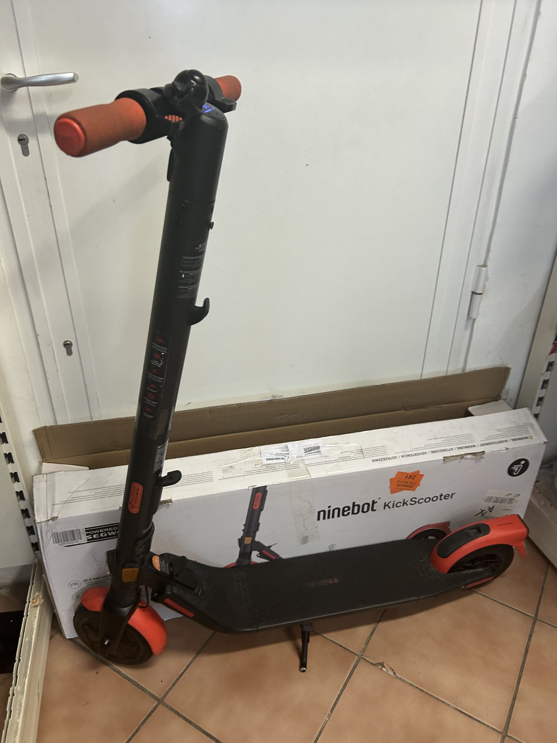 Ninebot ES1LD elektromos roller 20 km/h, kiemelt kép