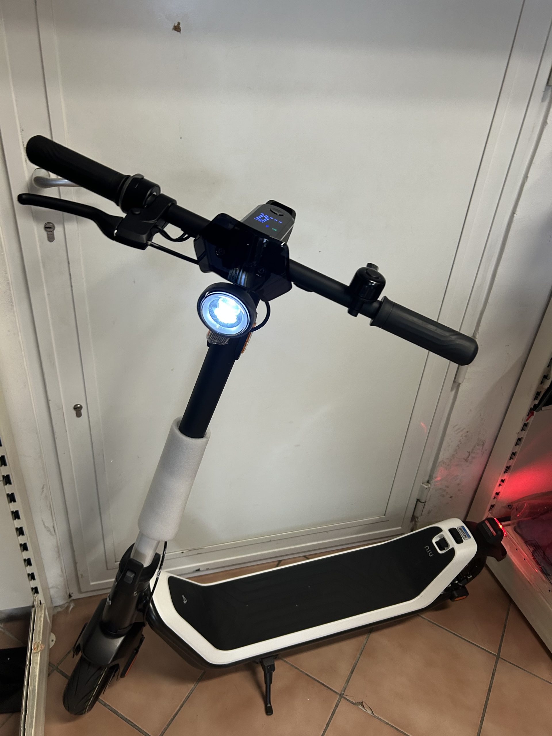 Új! 0 km Niu KQi3 elektromos roller 48 v akku, kiemelt kép