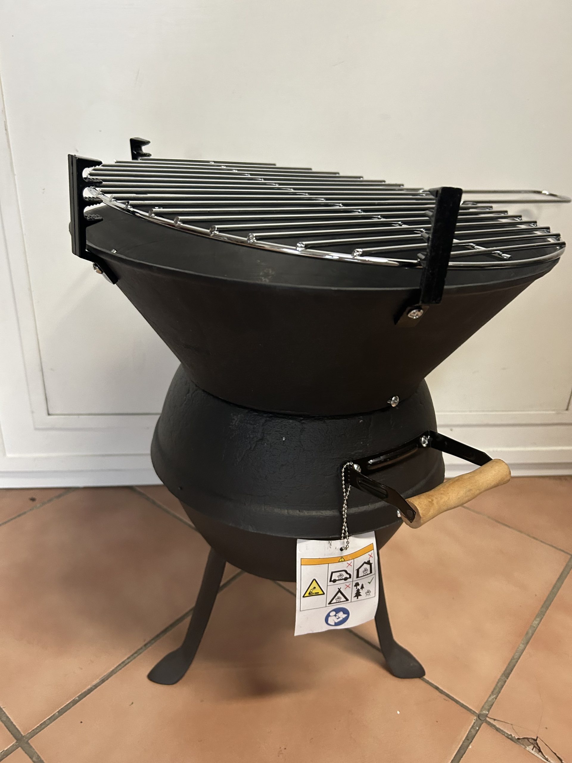 Új kis kerti grill tűzrakóval, kiemelt kép