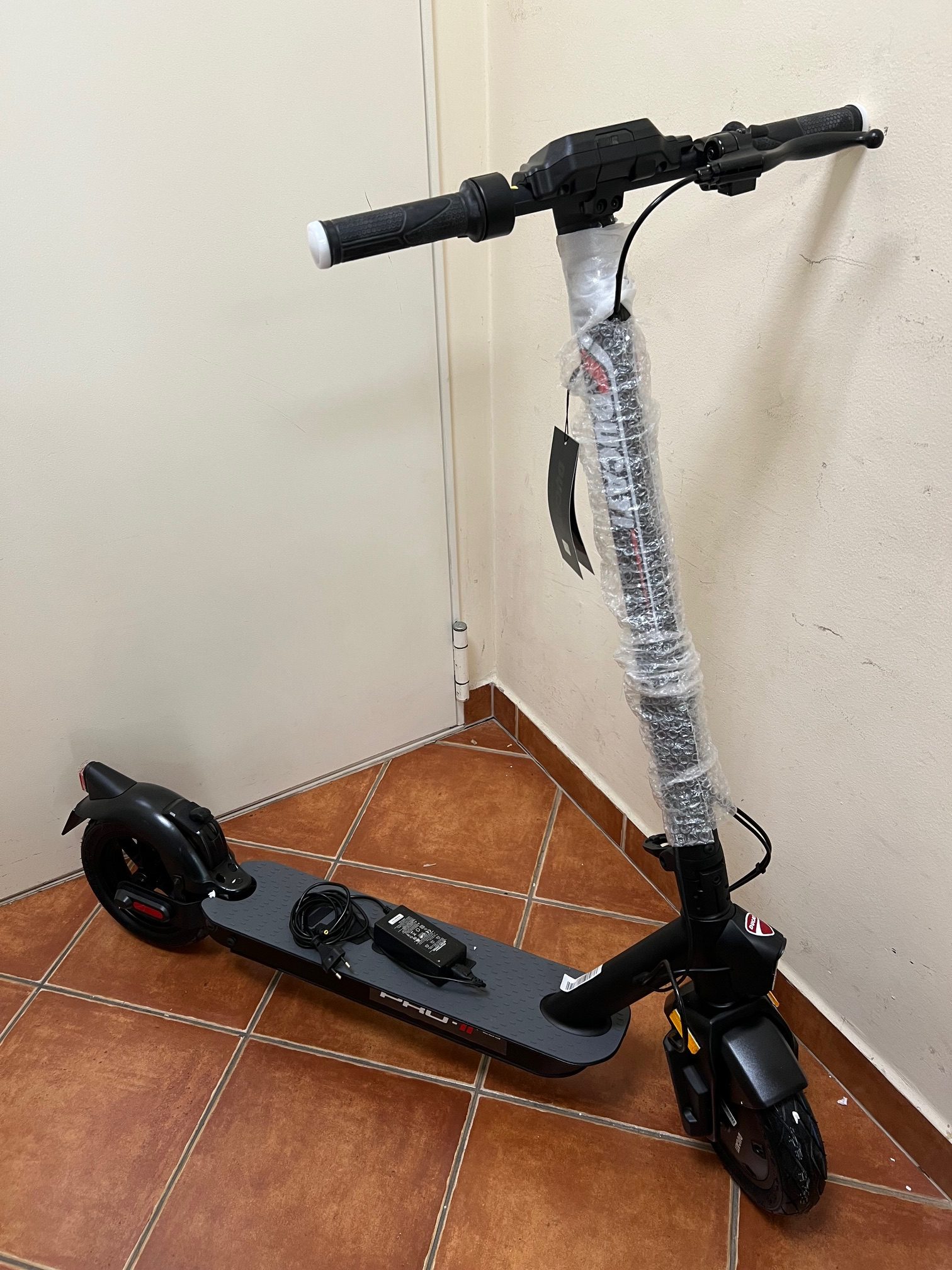 Ducati Elektromos roller Pro-II Plus (DU-MO-210010), kiemelt kép