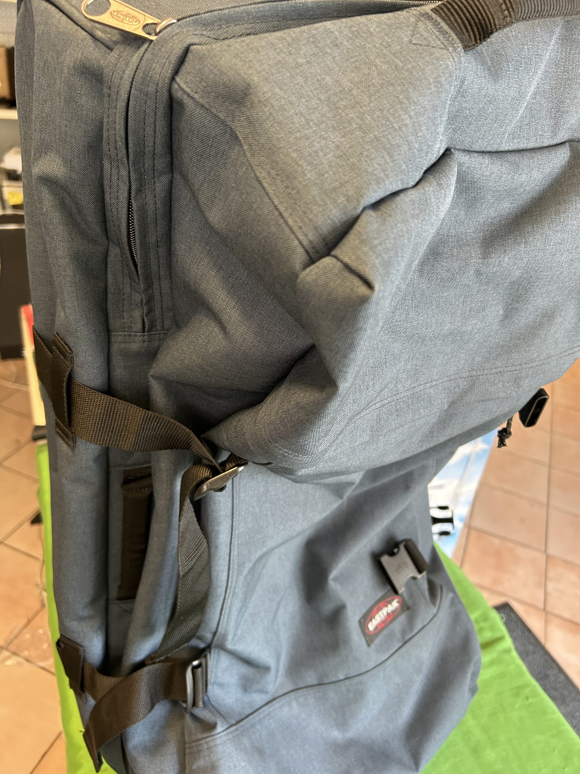 Eastpak gurulós táska, bőrönd, kiemelt kép