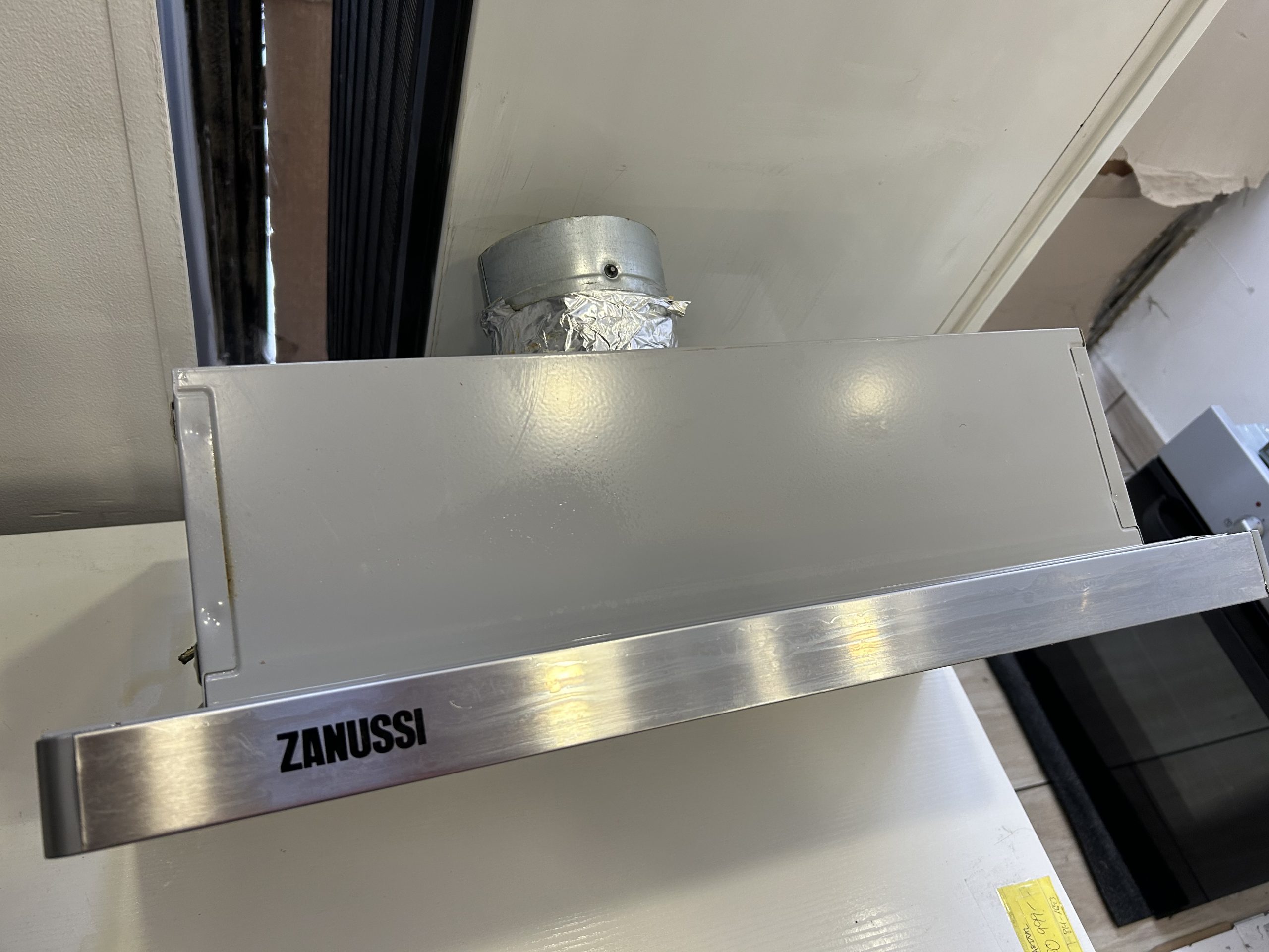 Kihúzhatós Zanussi 60 x 30-as páraelszívó, kiemelt kép
