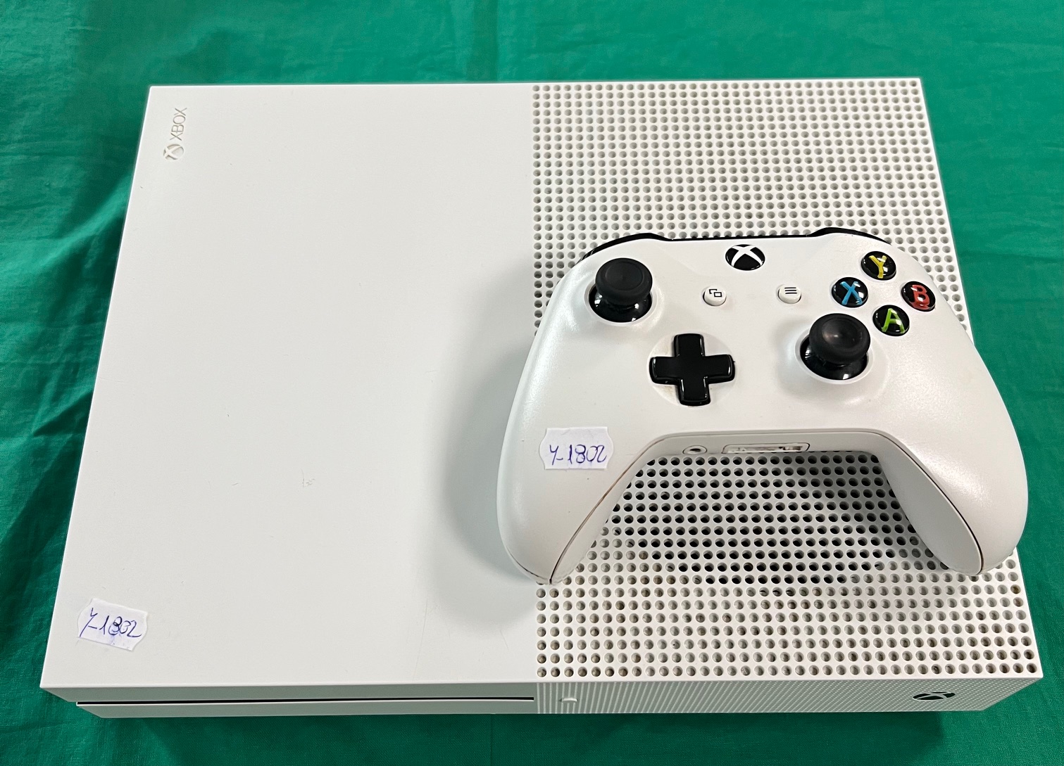 Eladó XBOX ONE S 500 GB konzol, kiemelt kép