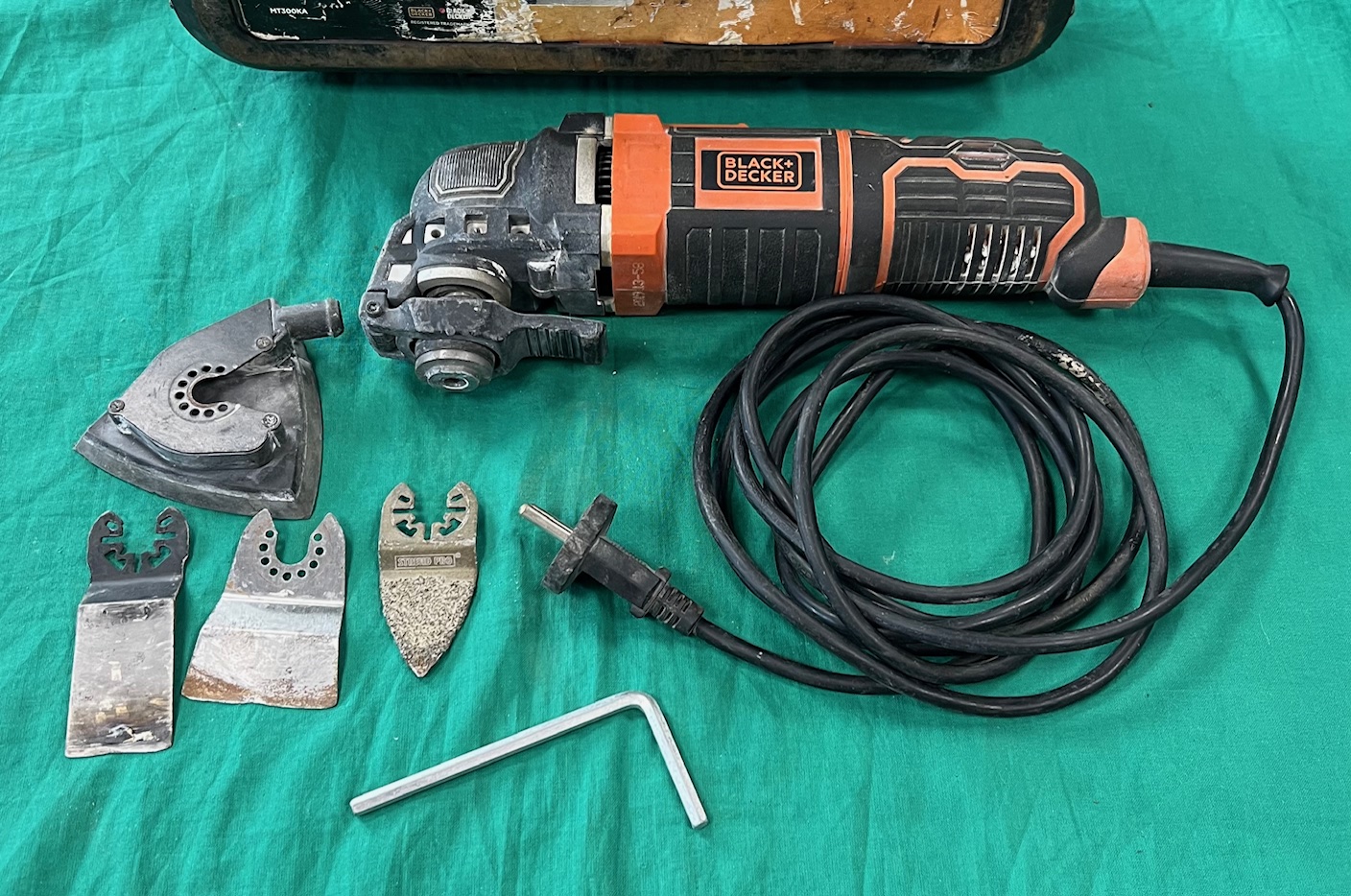 Black&Decker MT300KA  Rezgővágó 300W, kiemelt kép
