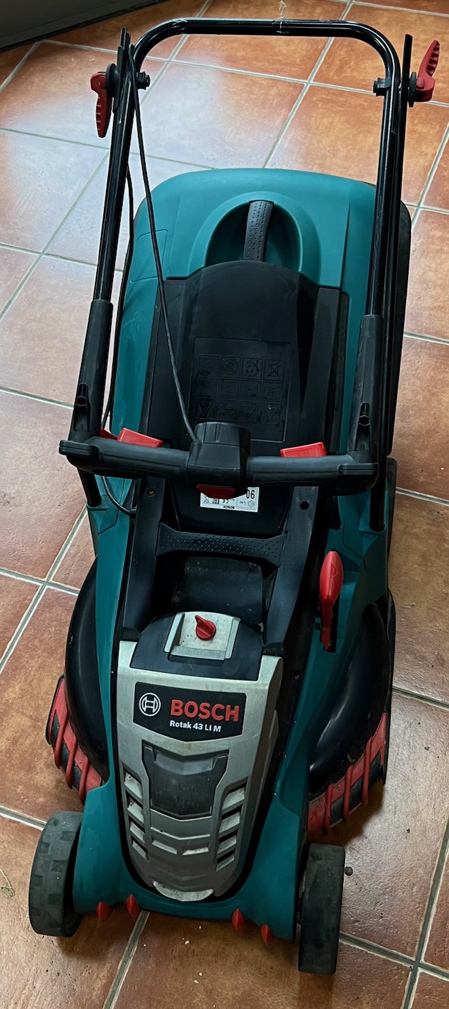 Bosch Rotak 43LI M  Akkumulátoros fűnyíró, kiemelt kép