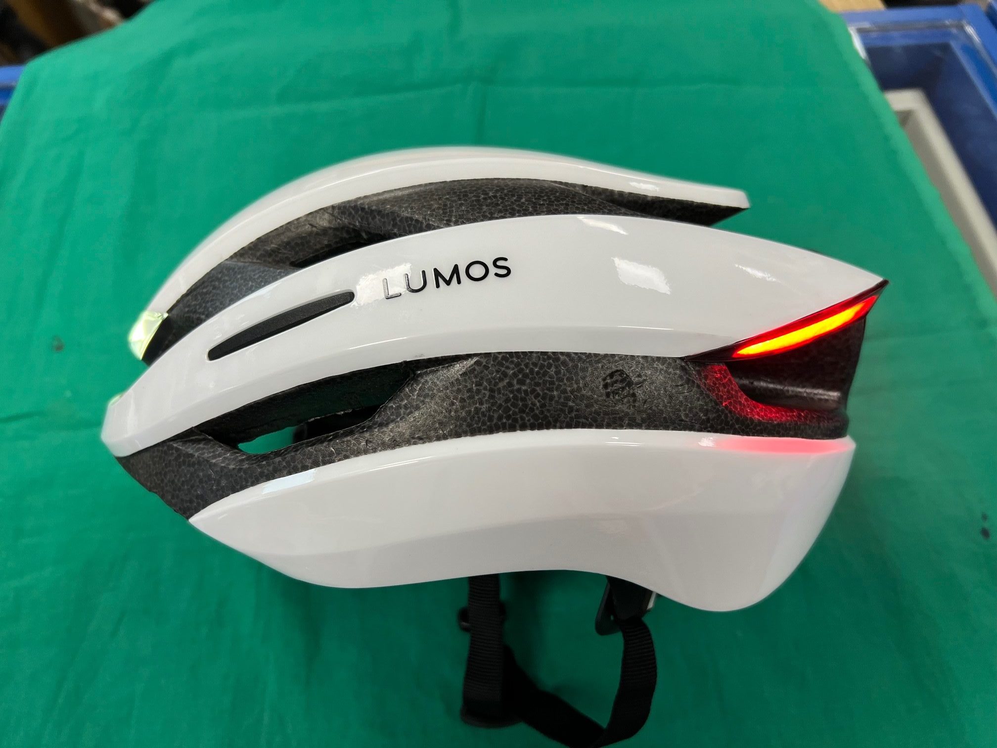 Lumos Ultra okos sisak, indexelő, világító, fehér, kiemelt kép