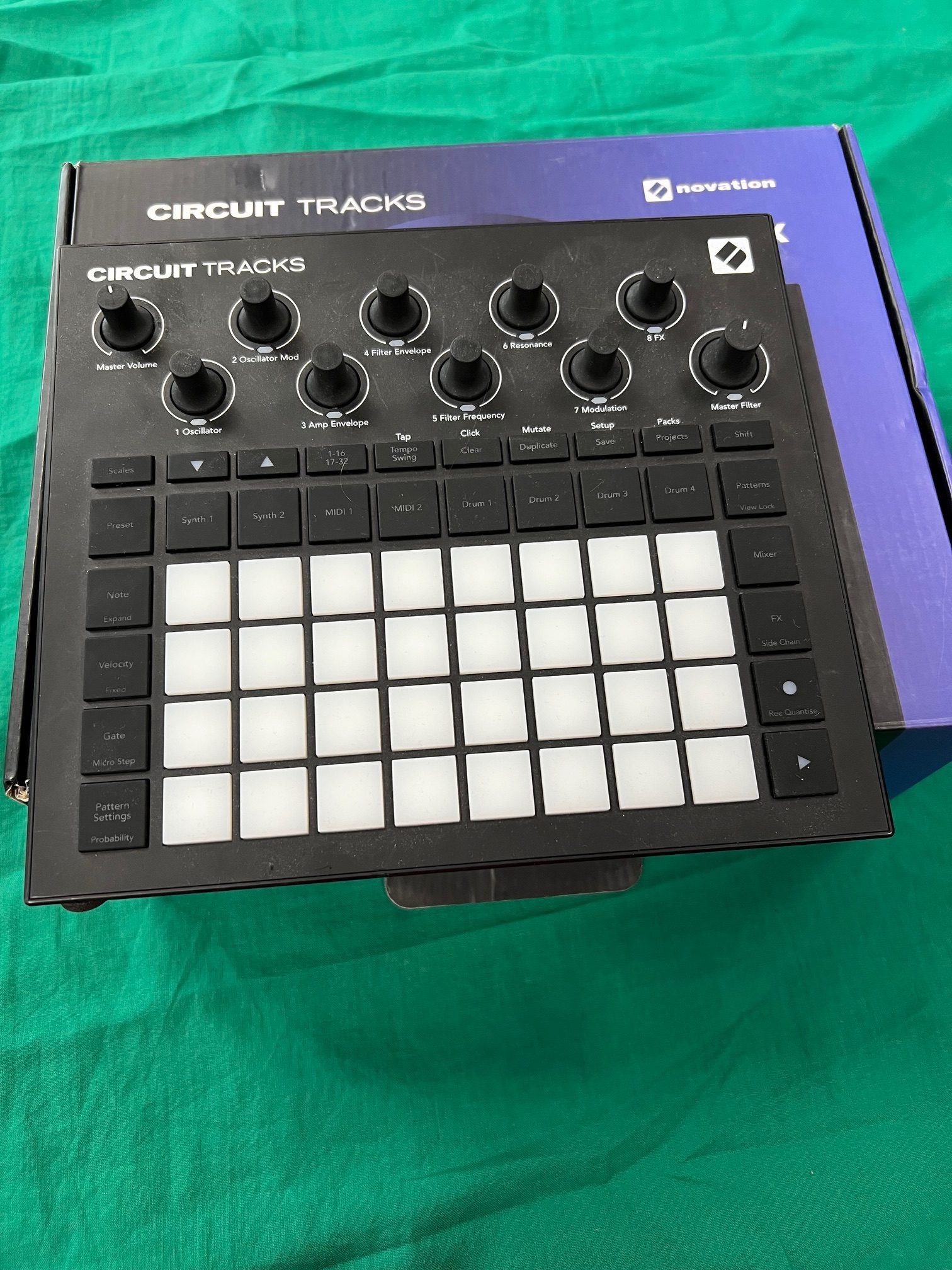Novation MIDI Controller Circuit Tracks, kiemelt kép