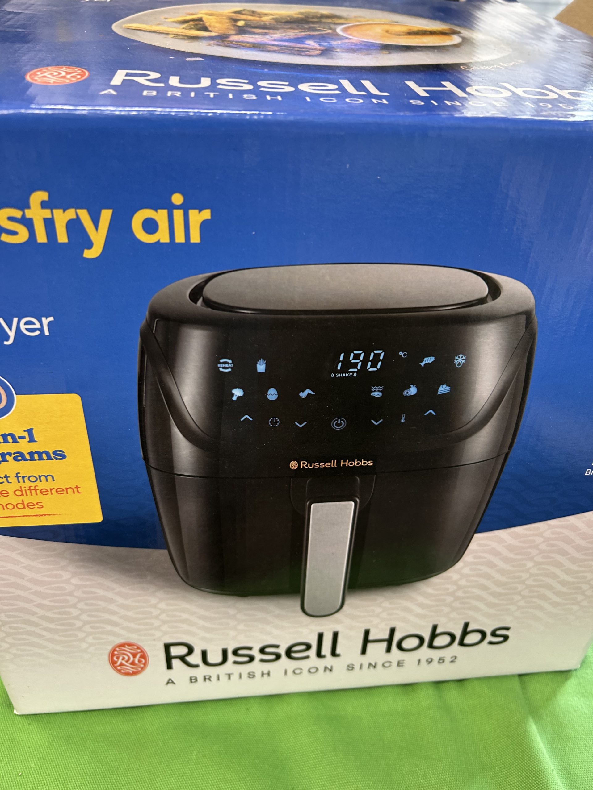 Új Russel Hobbs 4L air fryer, forrólevegős sütő, kiemelt kép