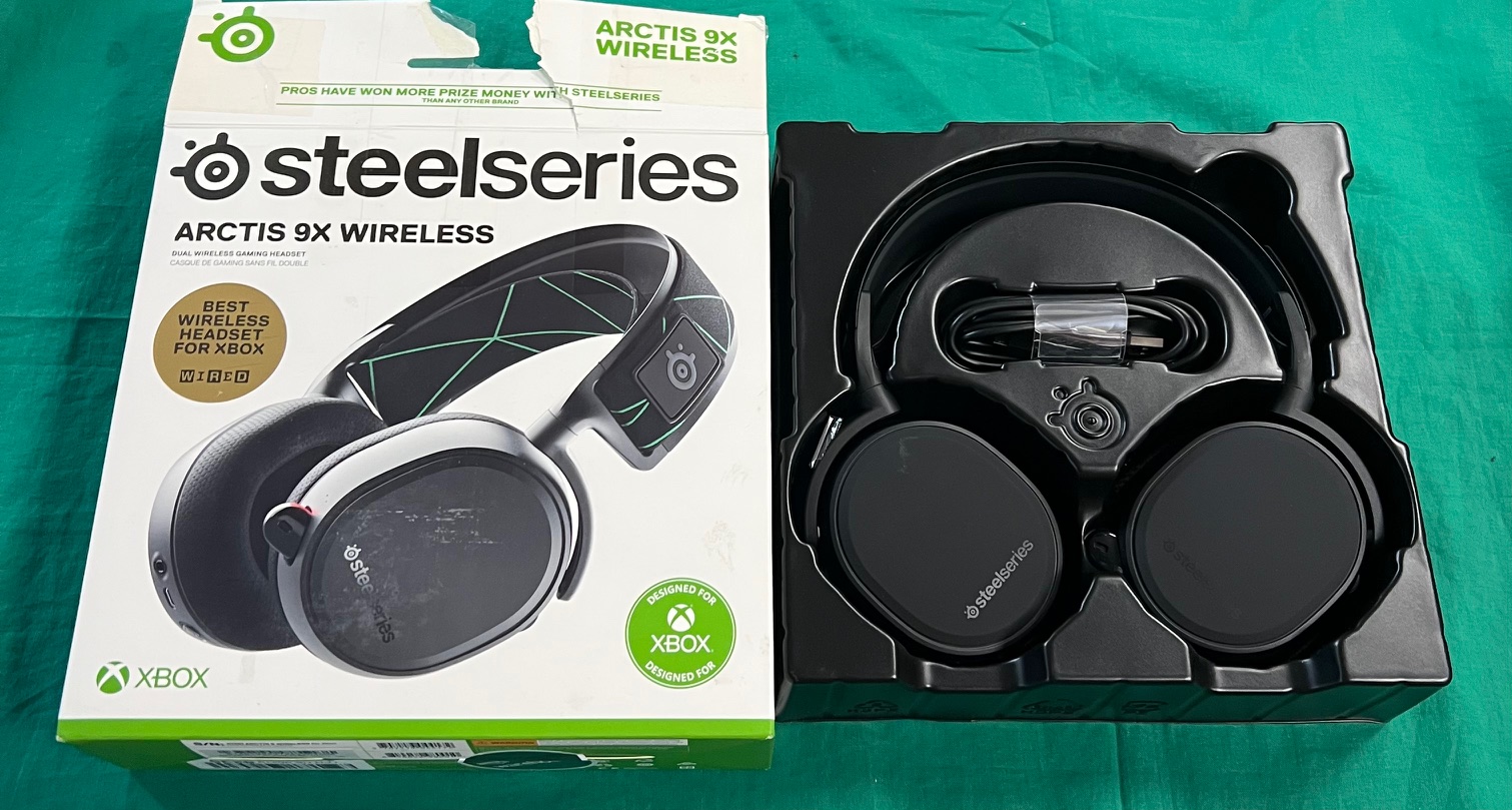 Új! SteelSeries Arctis 9X vezeték nélküli gamer headset, kiemelt kép