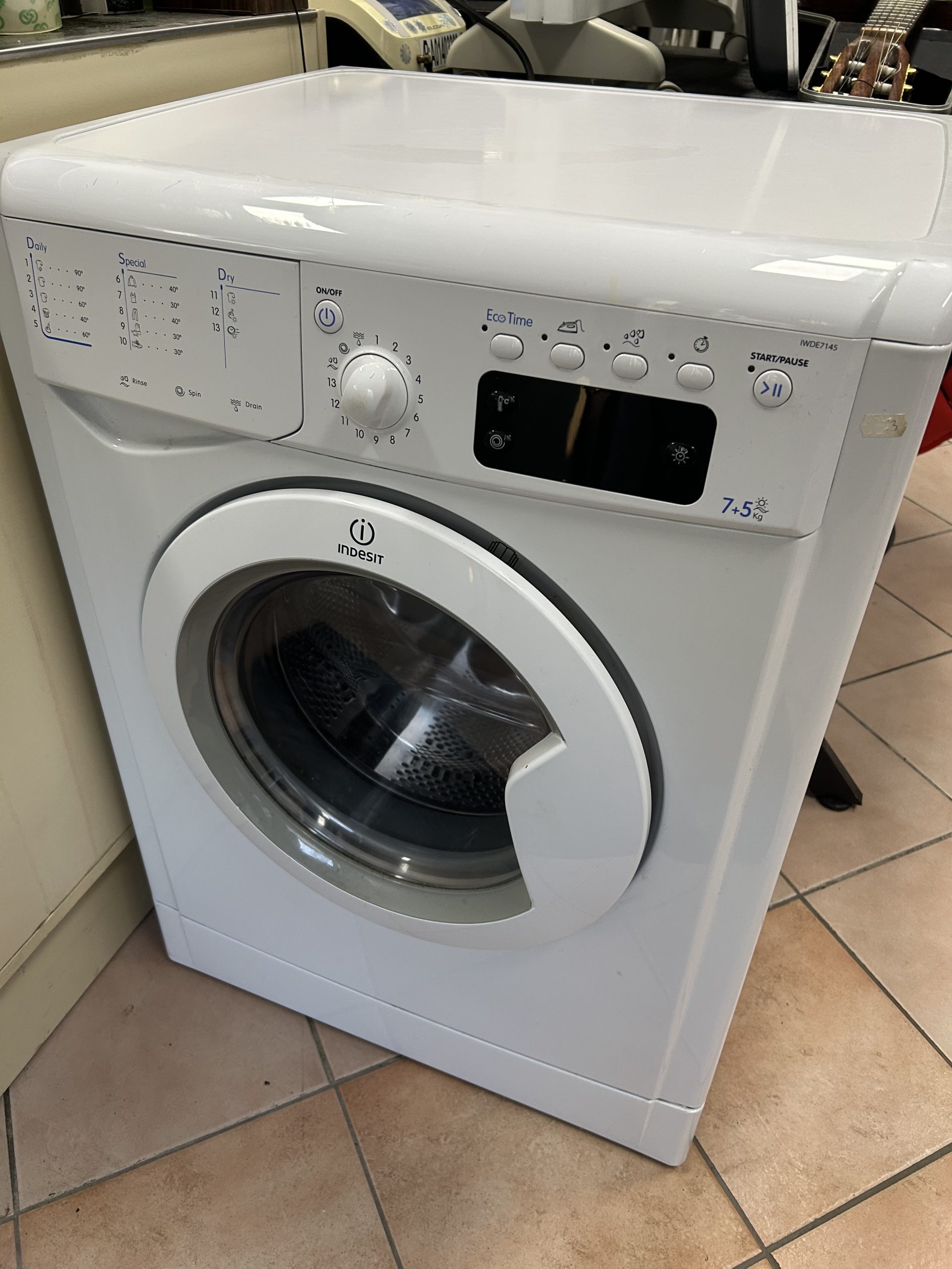 Indesit elöltöltős mosó-szárítógép 5-7 kg IWDE 7145, kiemelt kép