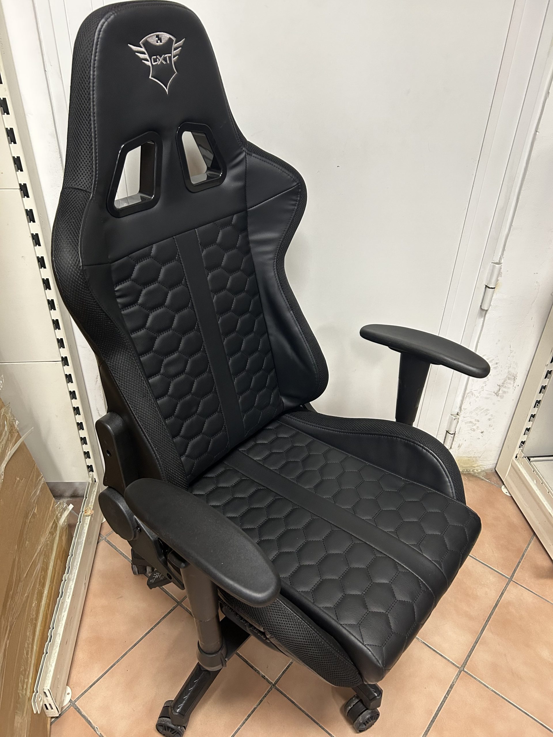 Trust GXT 707 Resto gamer szék, fekete, kiemelt kép