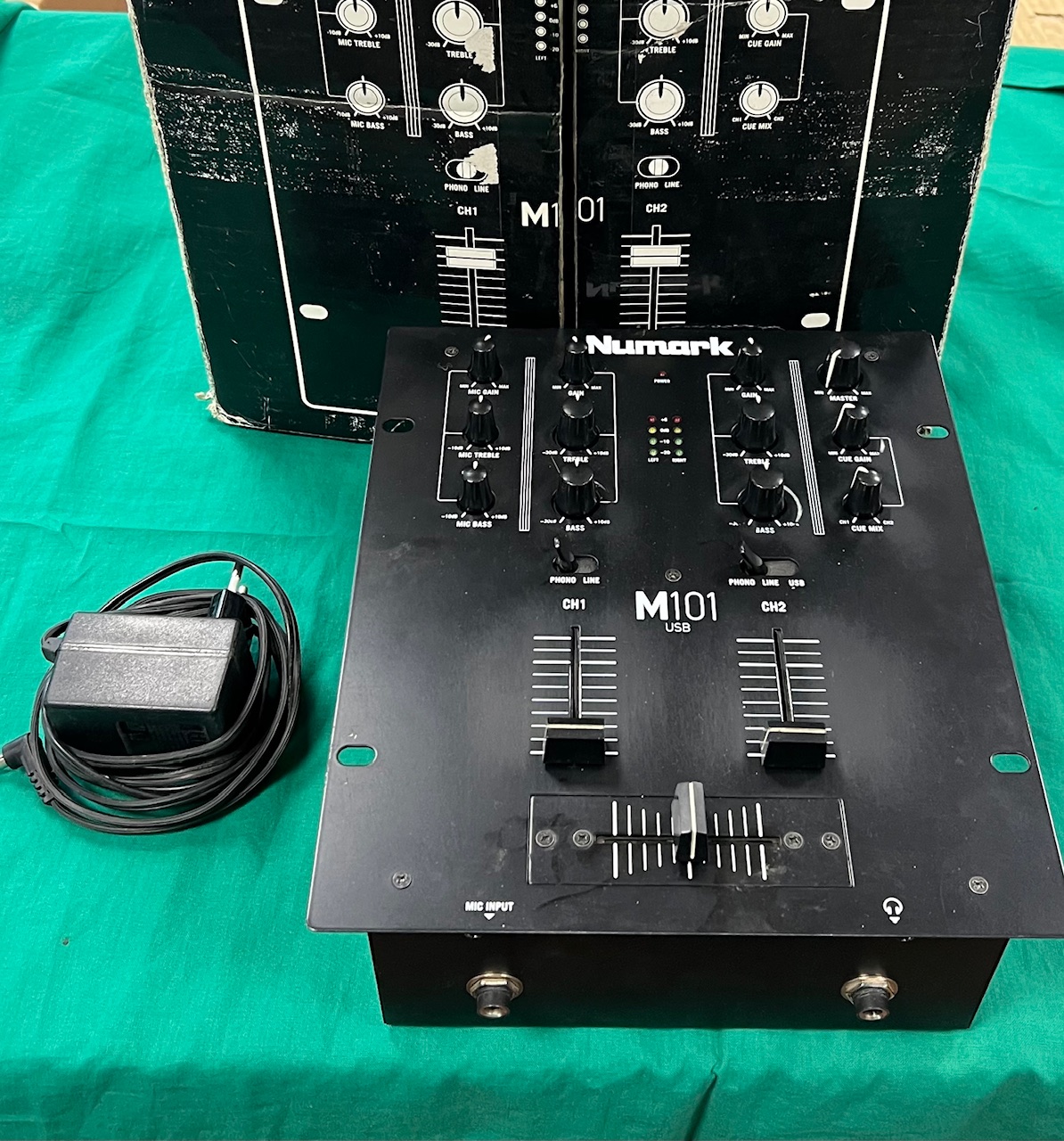 NuMark M101 kétcsatornás  keverőpult, kiemelt kép