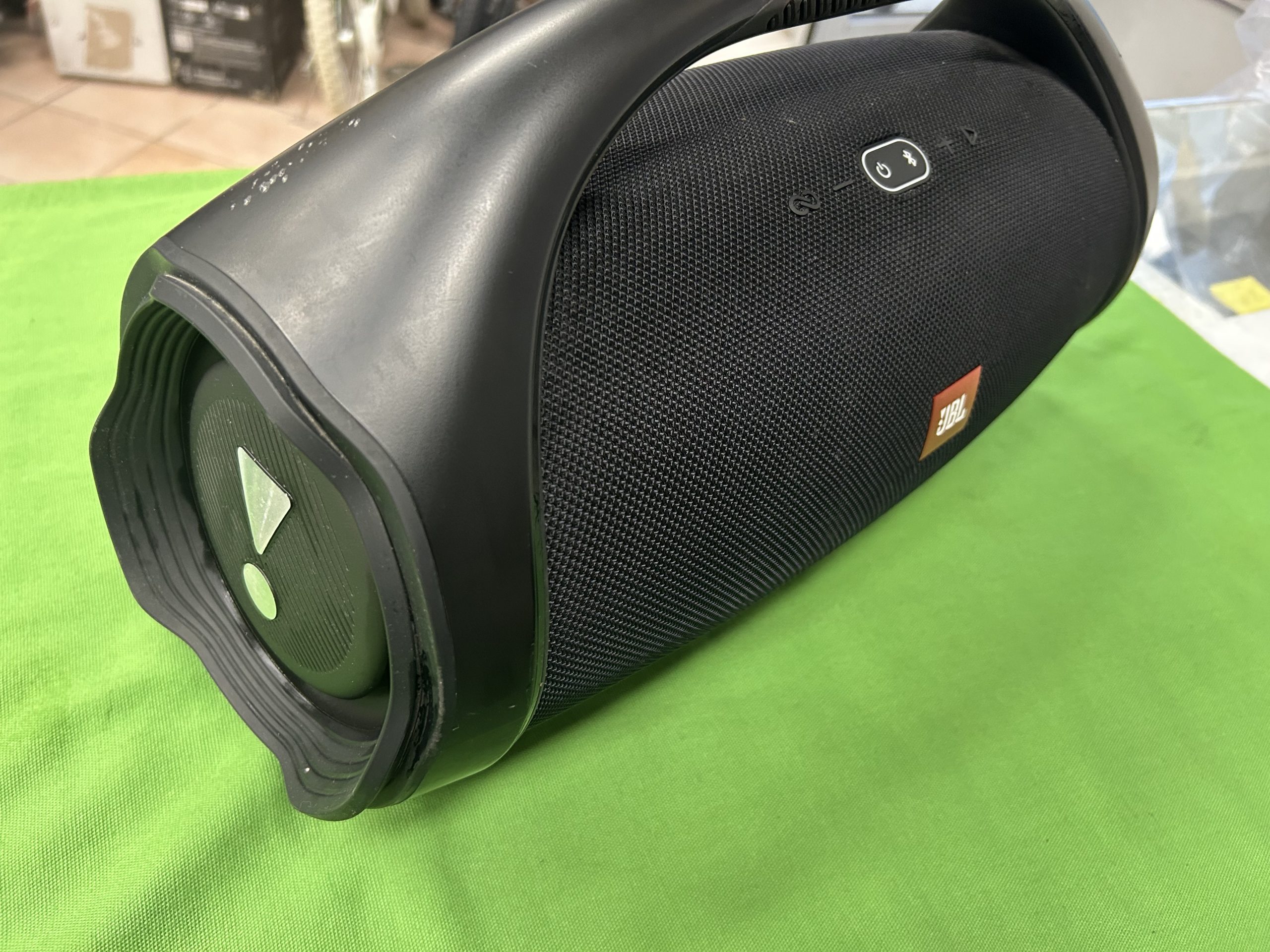 JBL BoomBox 2, kiemelt kép