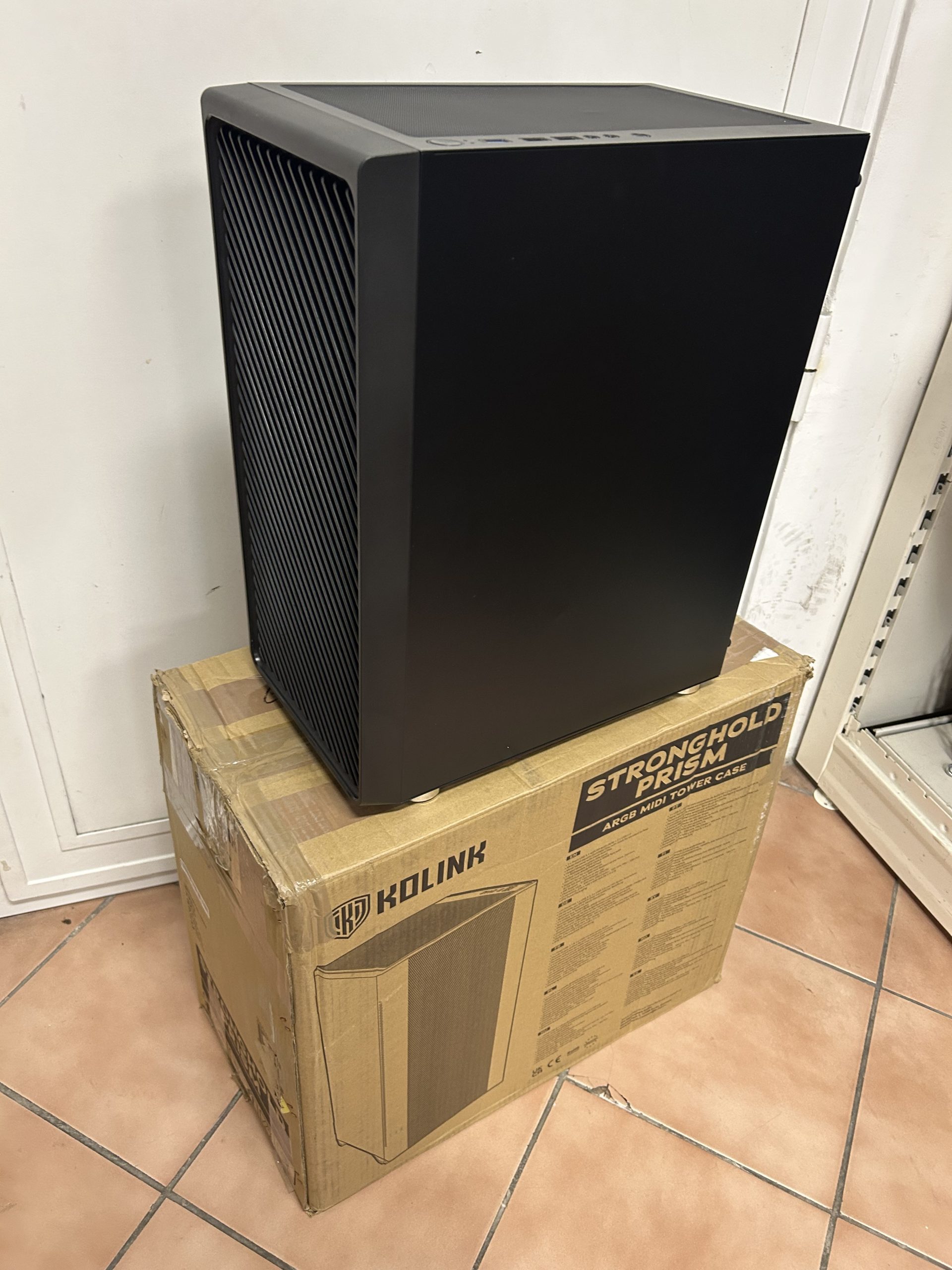 Új Kolink Stronghold prism ARGB pc ház, számítógép ház, kiemelt kép