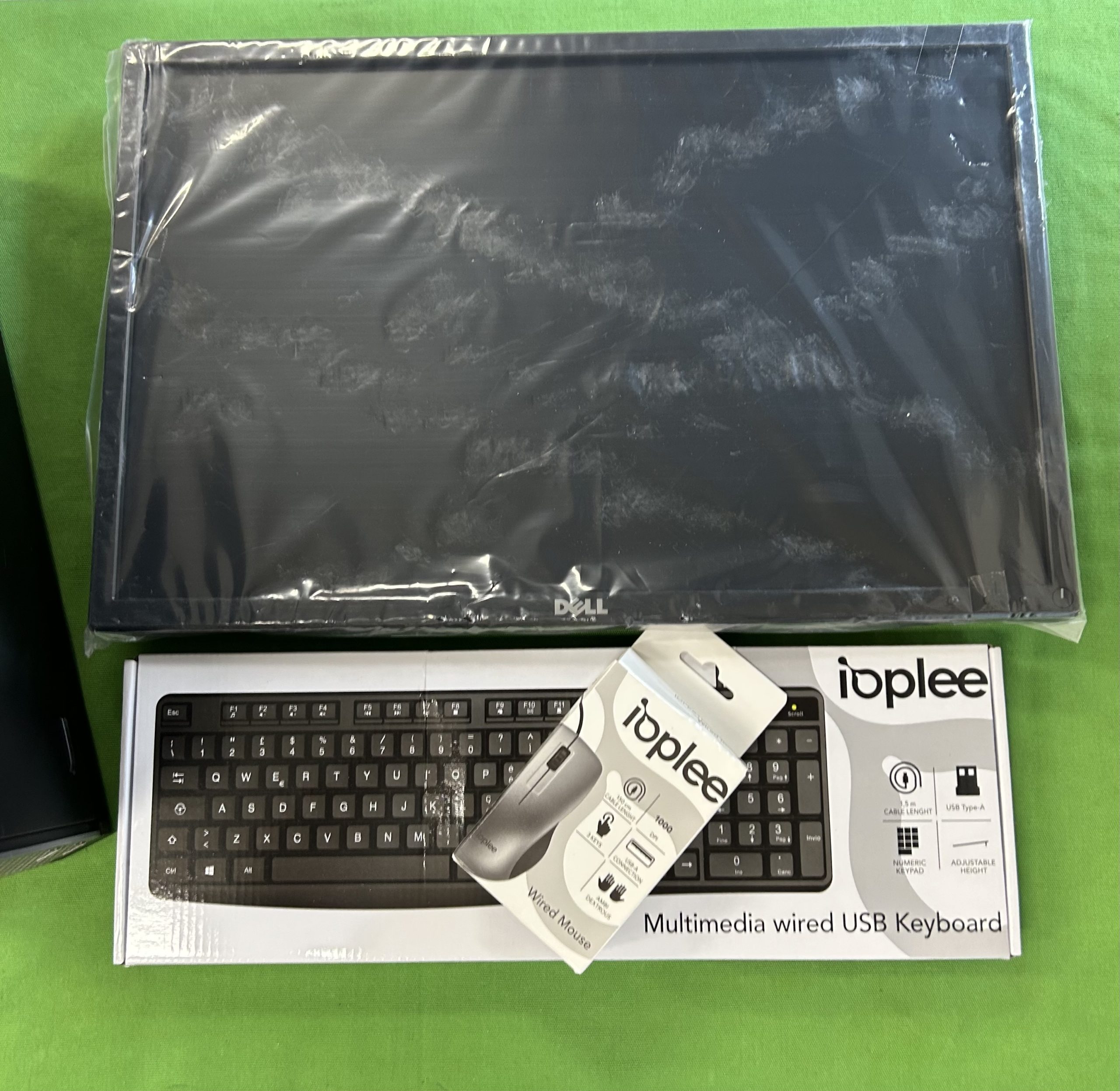 Új Dell asztali számítógép,22"-os monitorral, egérrel és billentyűzettel, kiemelt kép