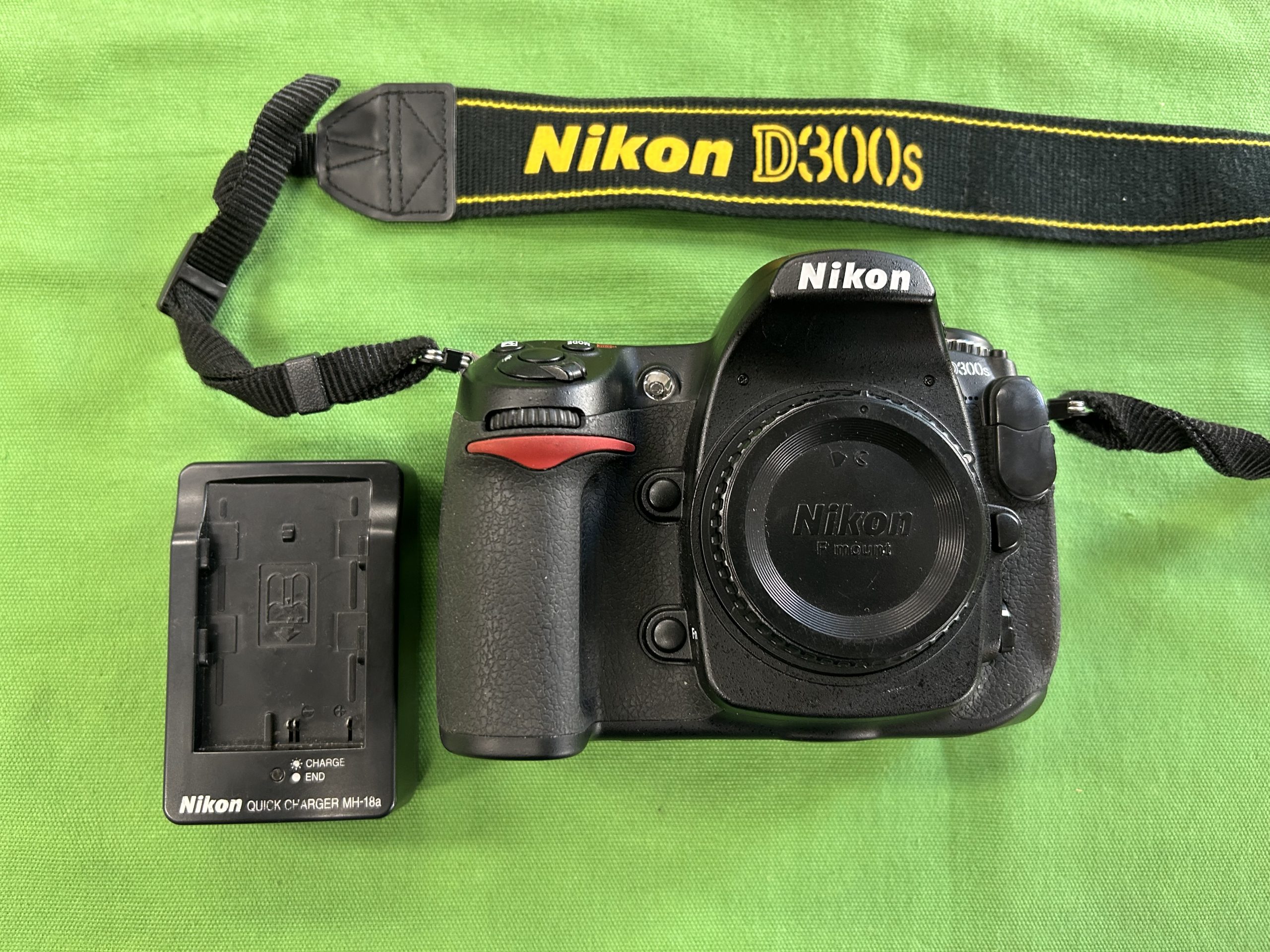 Nikon D300S Body Digitális fényképezőgép, kiemelt kép
