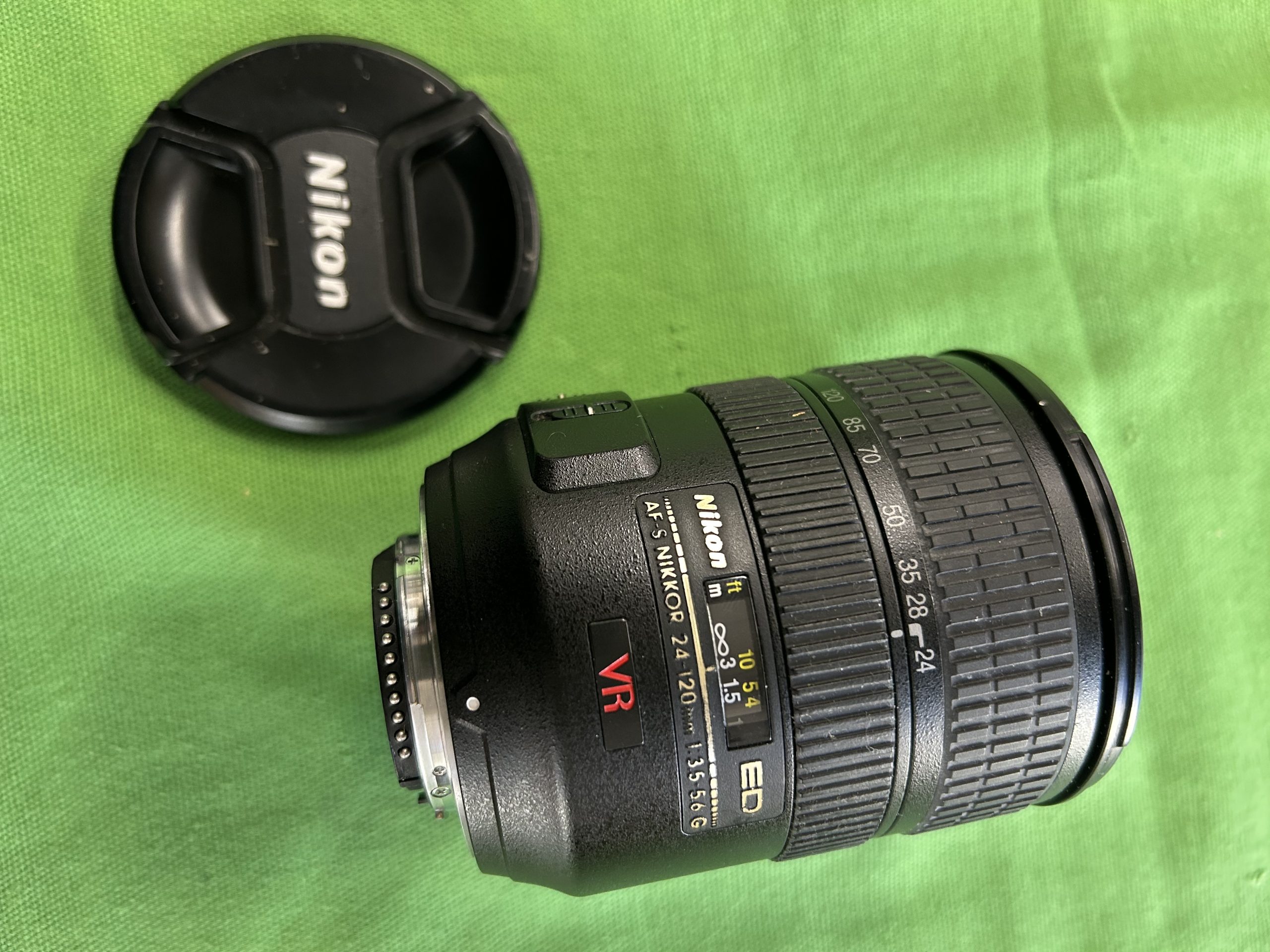 Nikon AF-S Nikkor 24-120mm f/3.5-5.6G IF-ED VR objektív, kiemelt kép