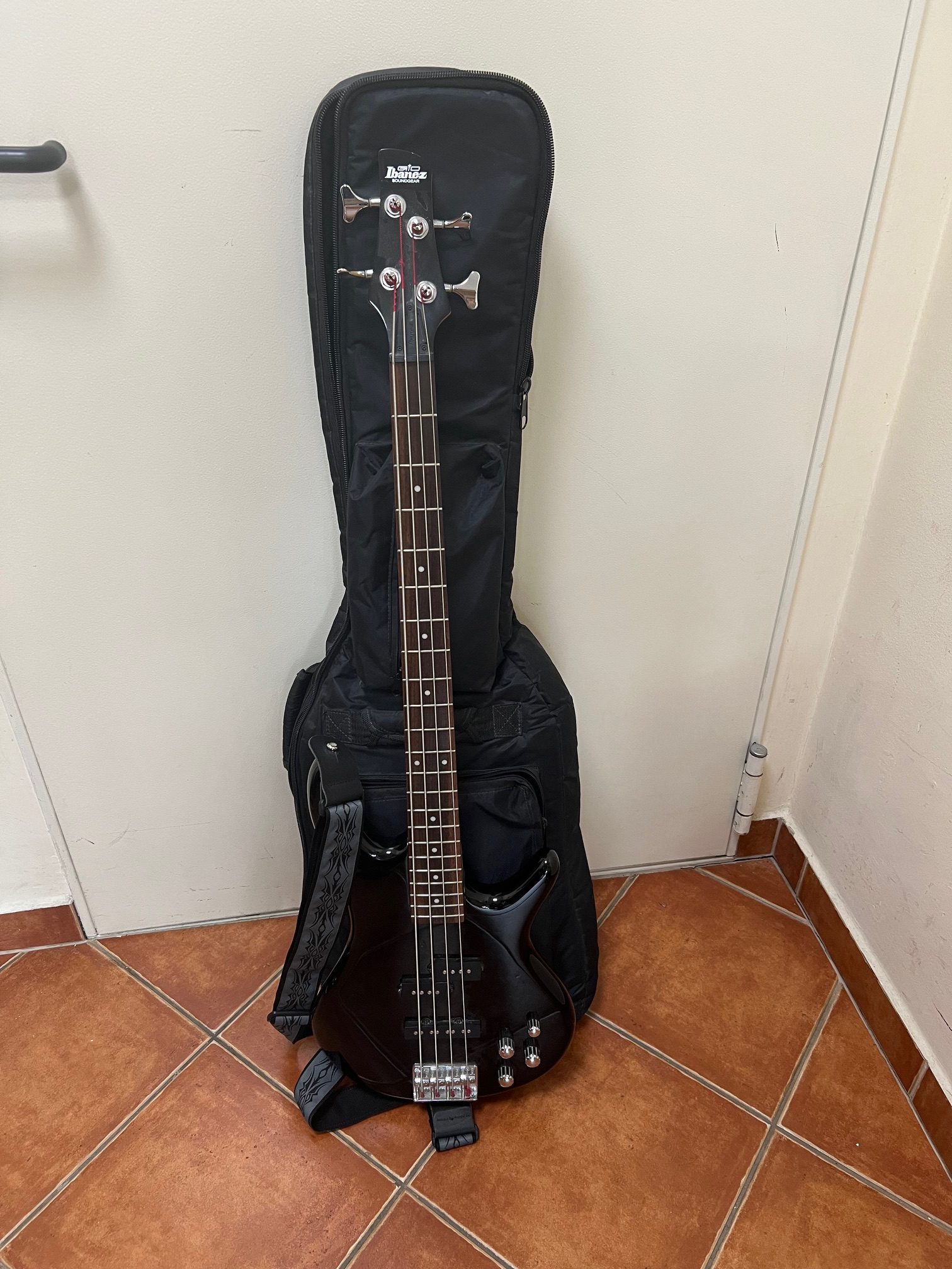 Ibanez Basszusgitár GSR200BL WNF, kiemelt kép