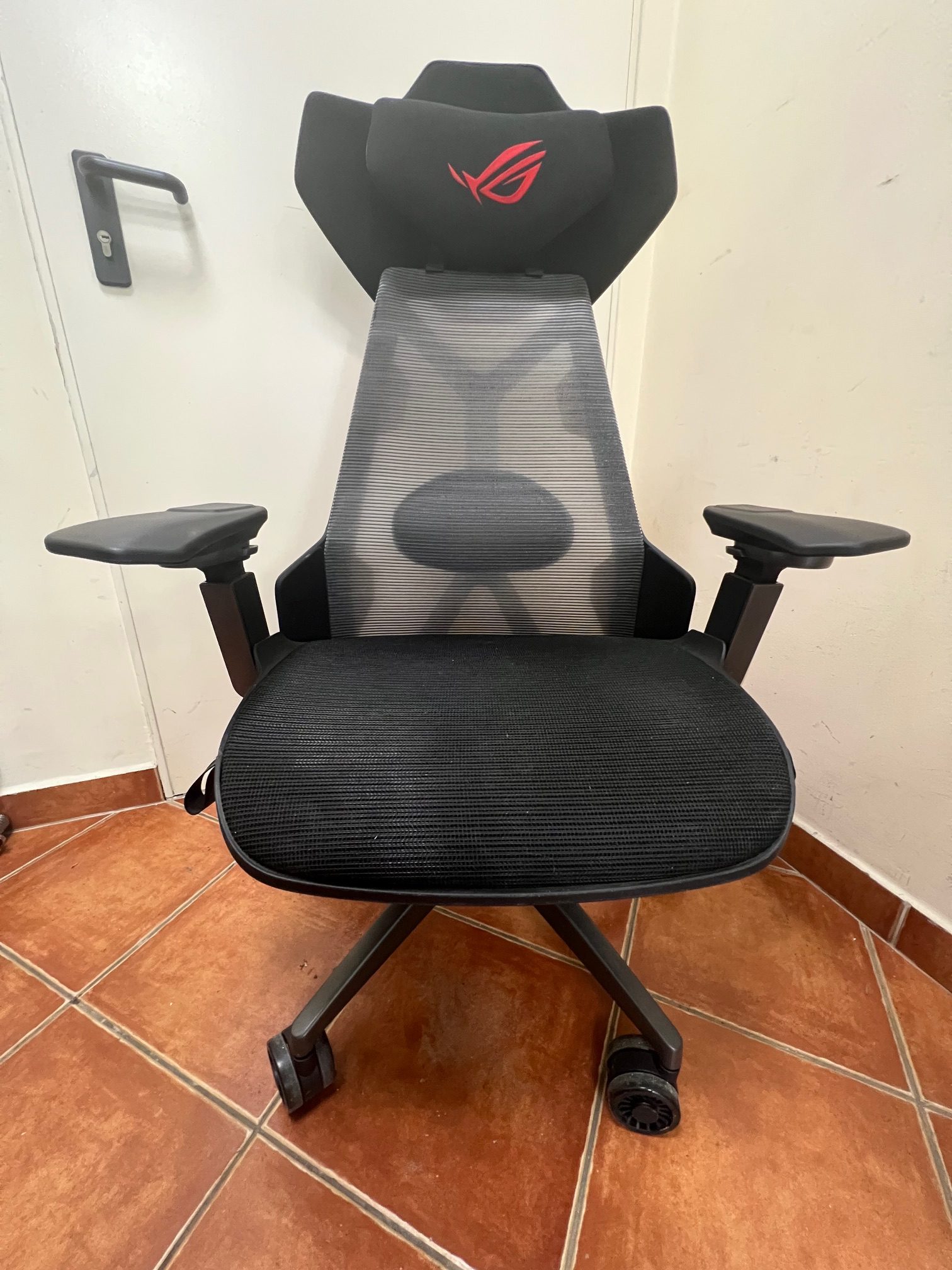 Gamer szék ASUS ROG Destrier Ergo SL400, kiemelt kép