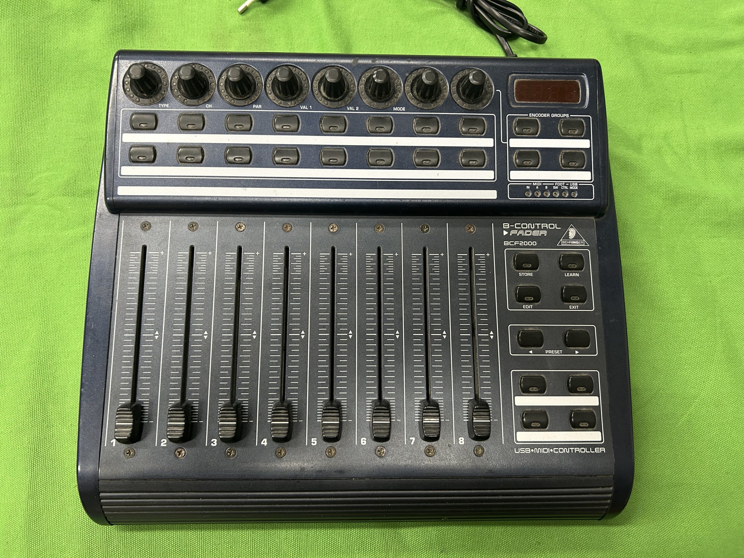Behringer B-CONTROL BCF2000 USB/MIDI kontroller, kiemelt kép