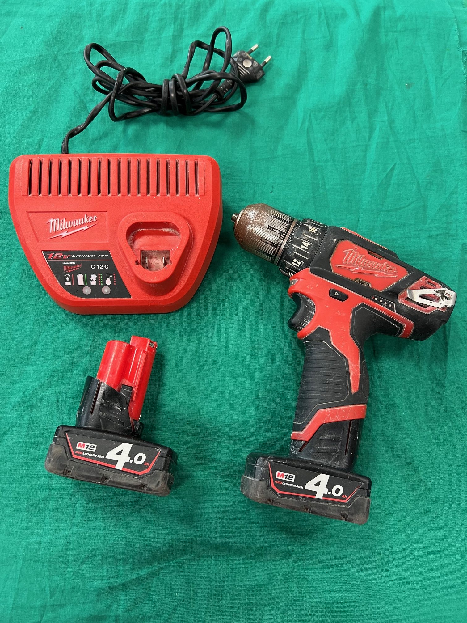 Milwaukee M12BDD Akkumulátoros fúrócsavarozó, kiemelt kép