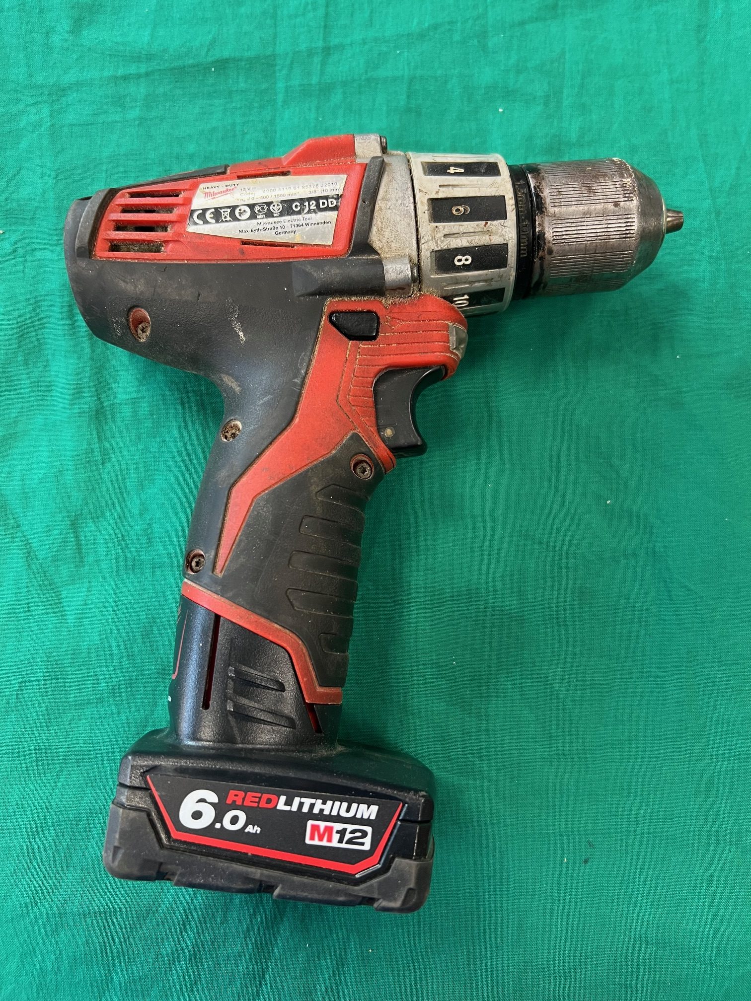 Milwaukee C12-DD akkumulátoros fúrógép, kiemelt kép