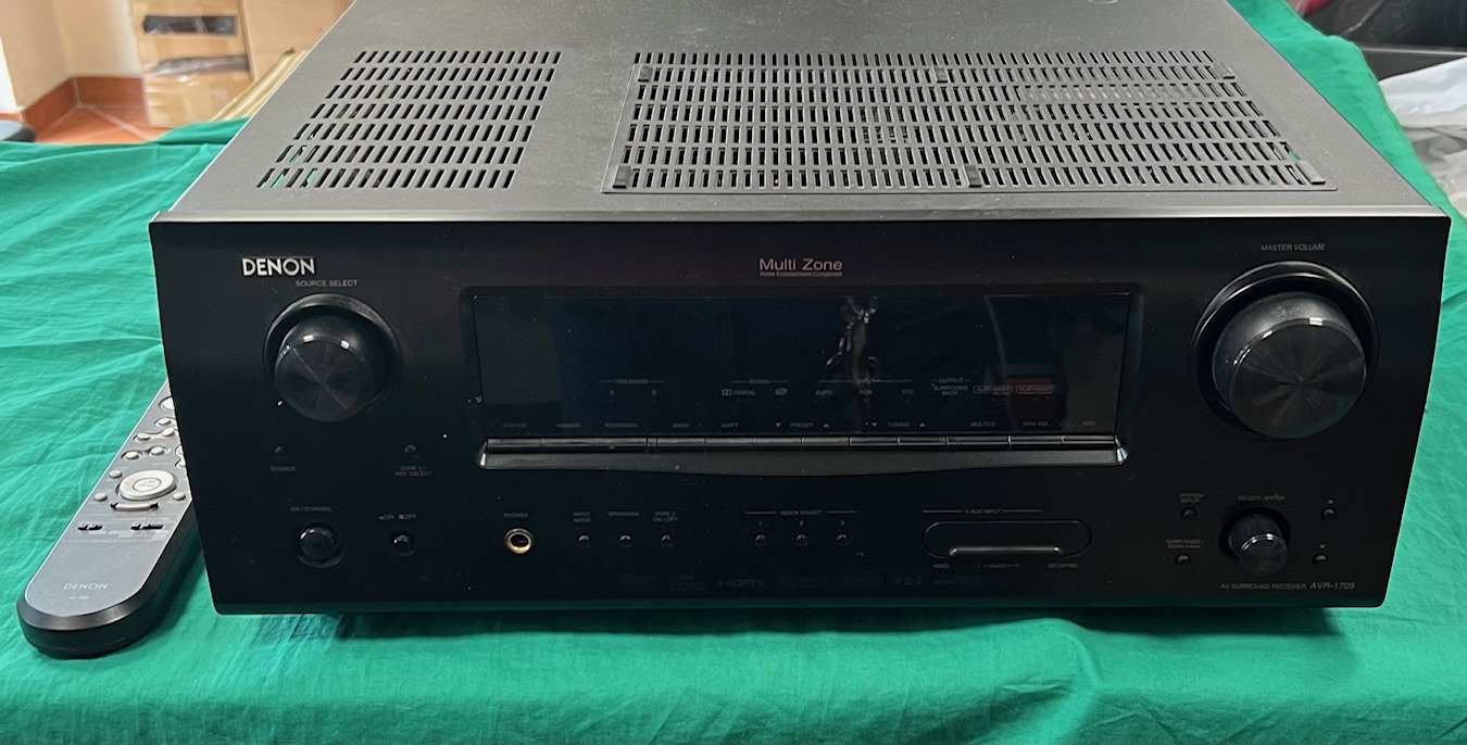 Denon erősítő (AVR-1709), kiemelt kép