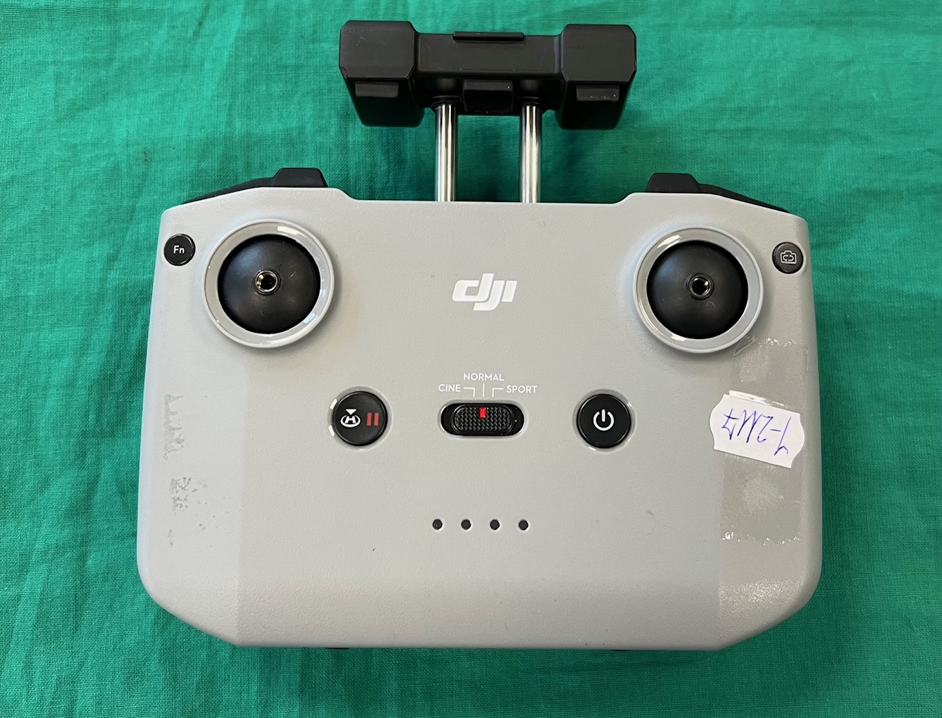 DJI Mini 3 Pro távirányító, kiemelt kép